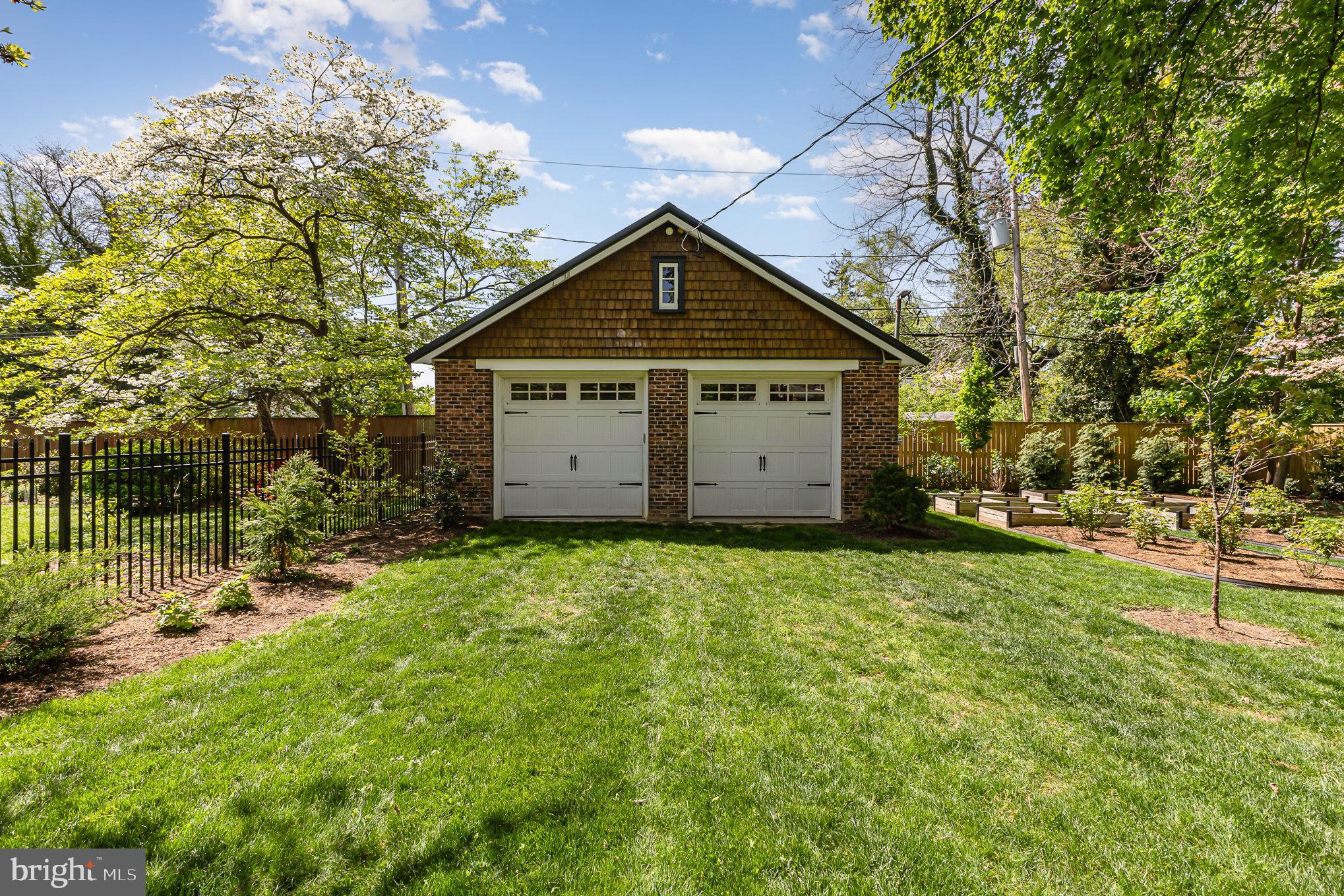 SCHOOL LANE HILLS - Residential