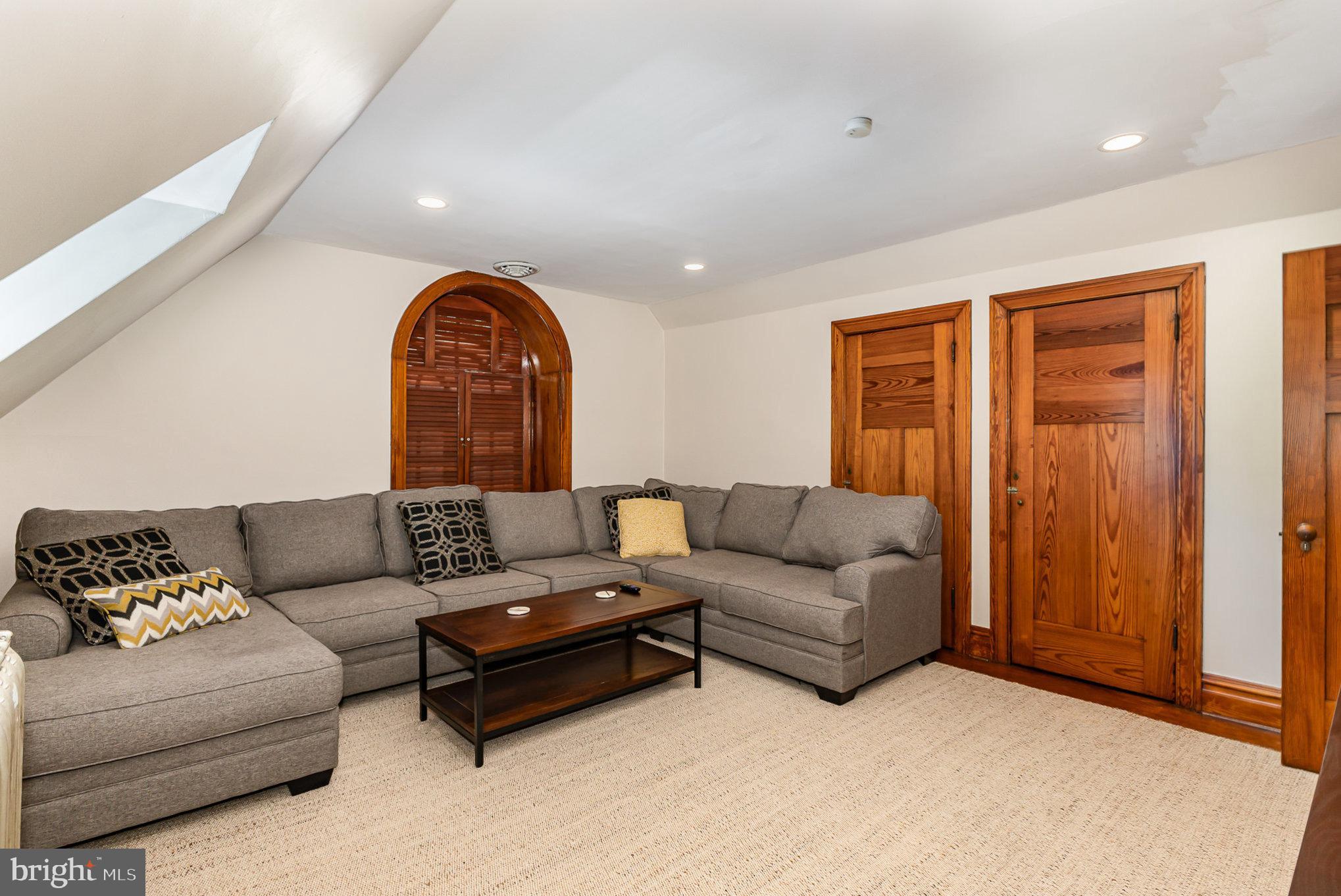 SCHOOL LANE HILLS - Residential