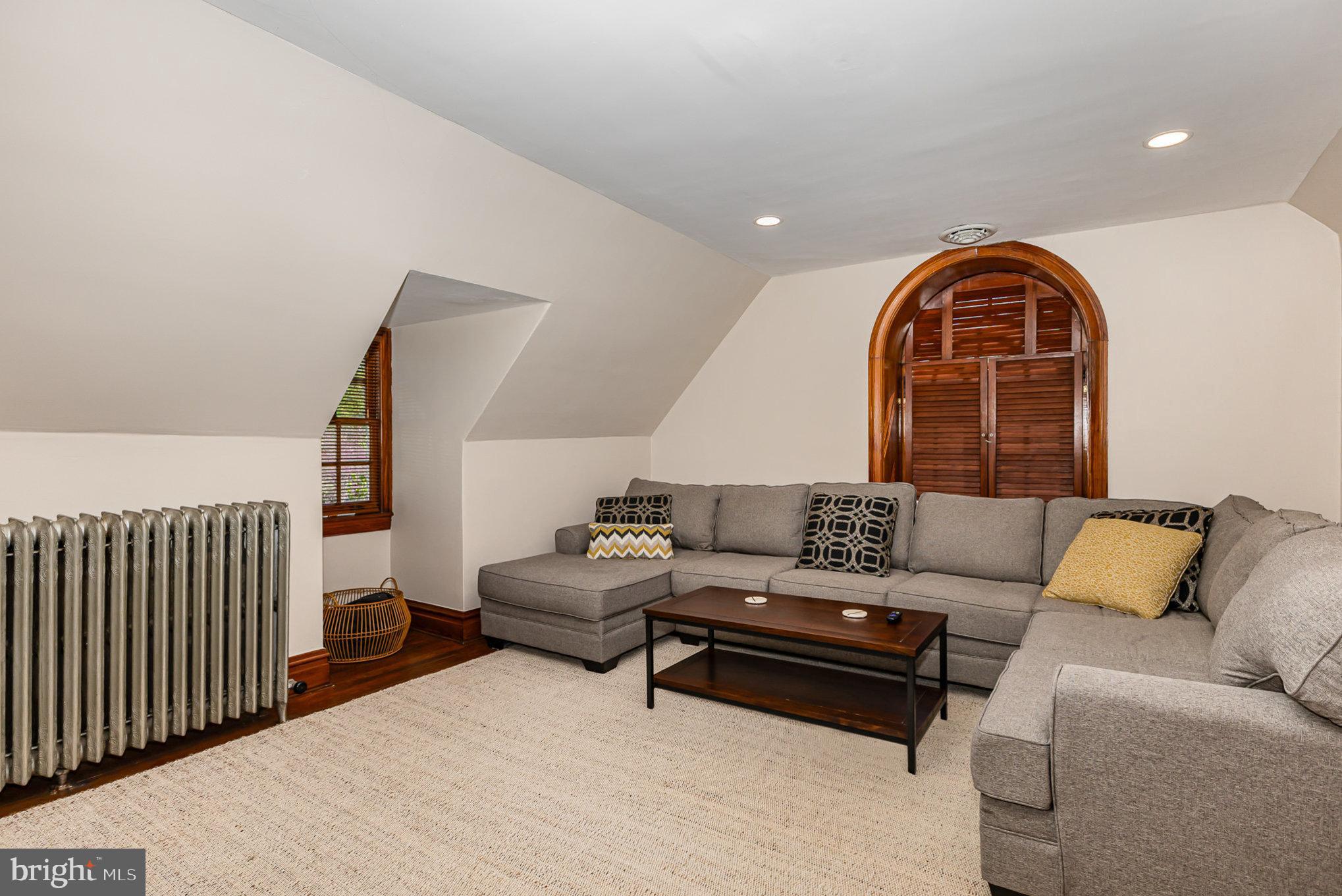 SCHOOL LANE HILLS - Residential