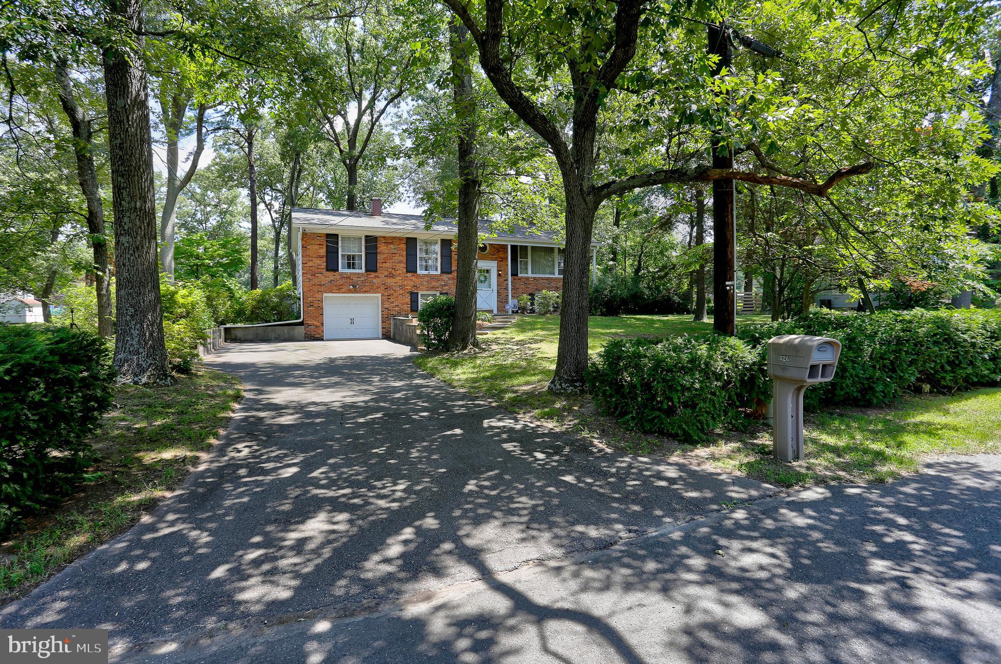 826 MEADOW ROAD