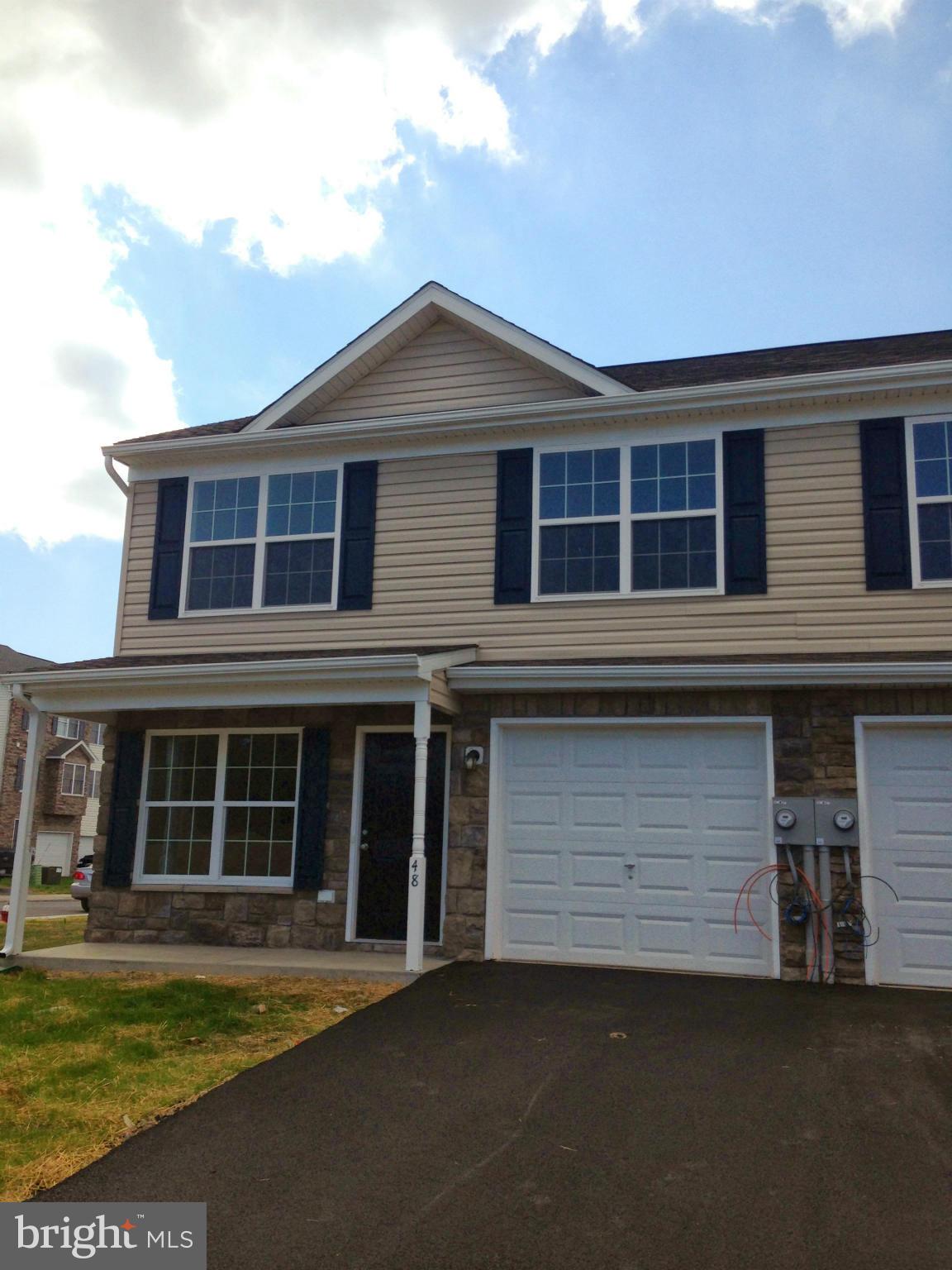 THE TOWNES AT OAKHURST - Residential