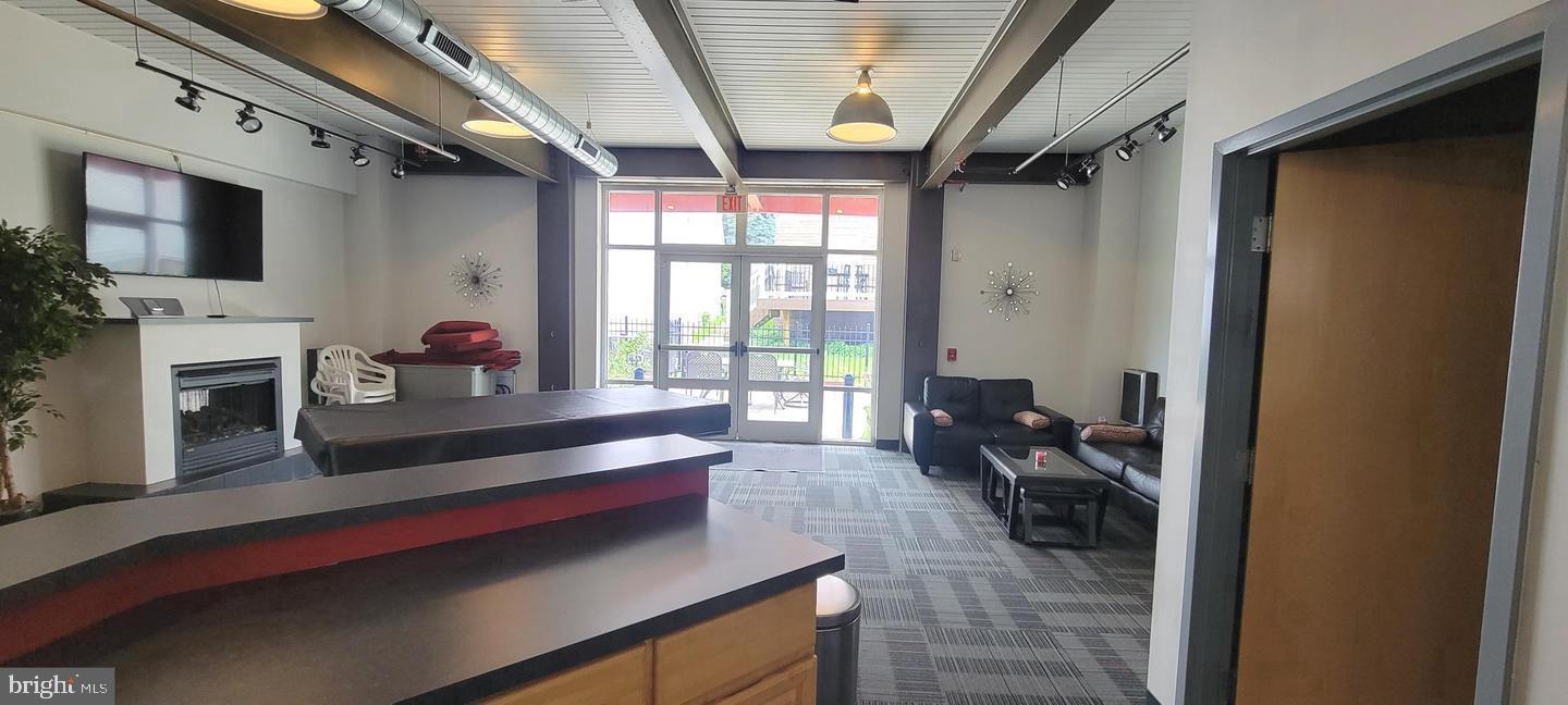 INDUSTRY - Residential Lease