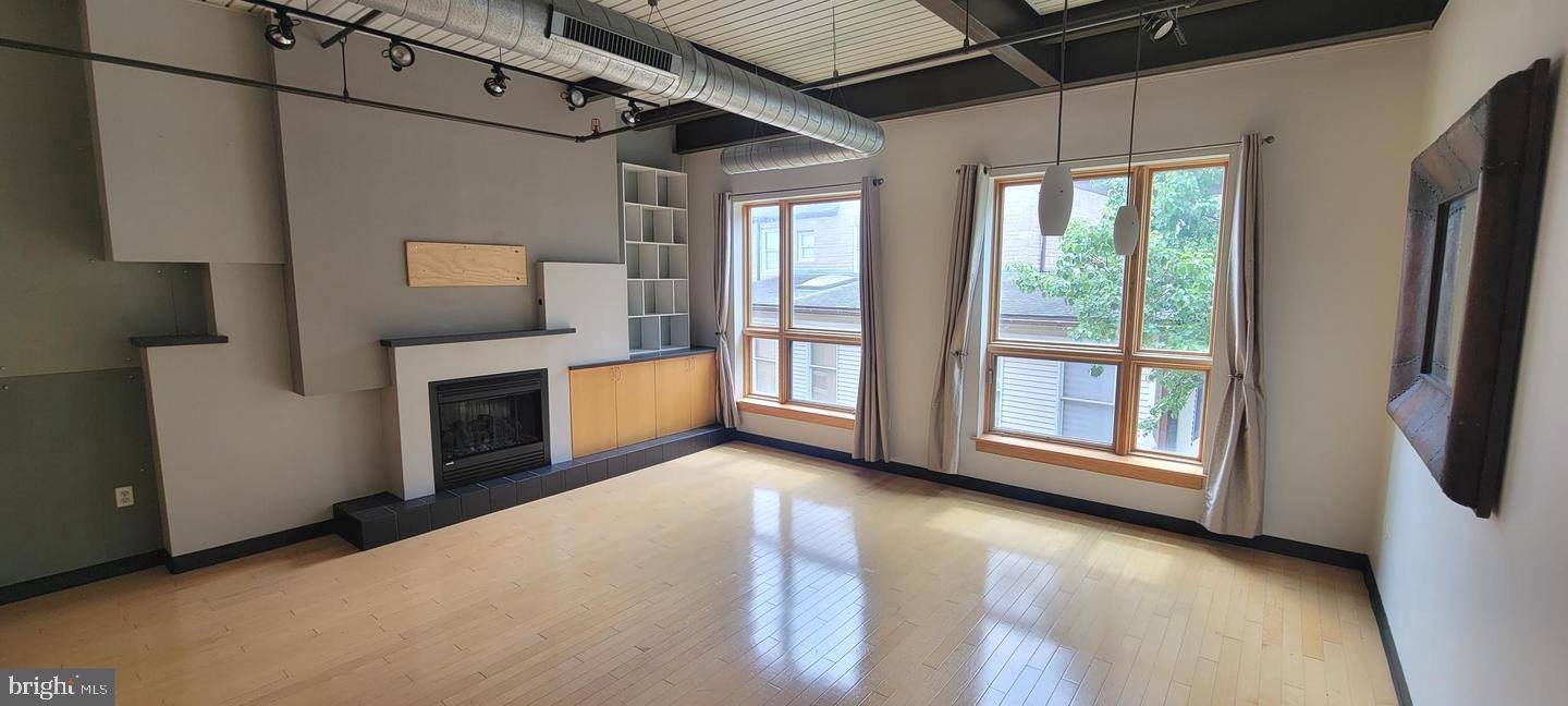 INDUSTRY - Residential Lease