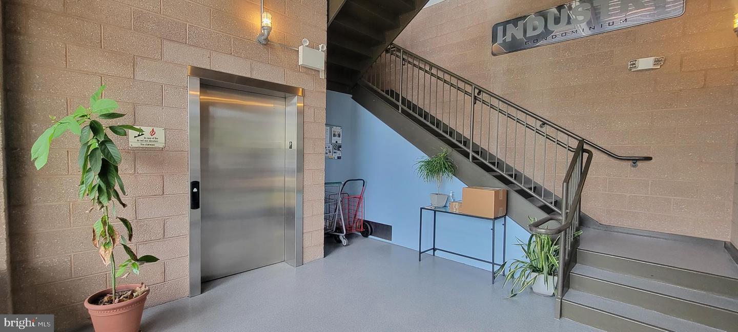 INDUSTRY - Residential Lease