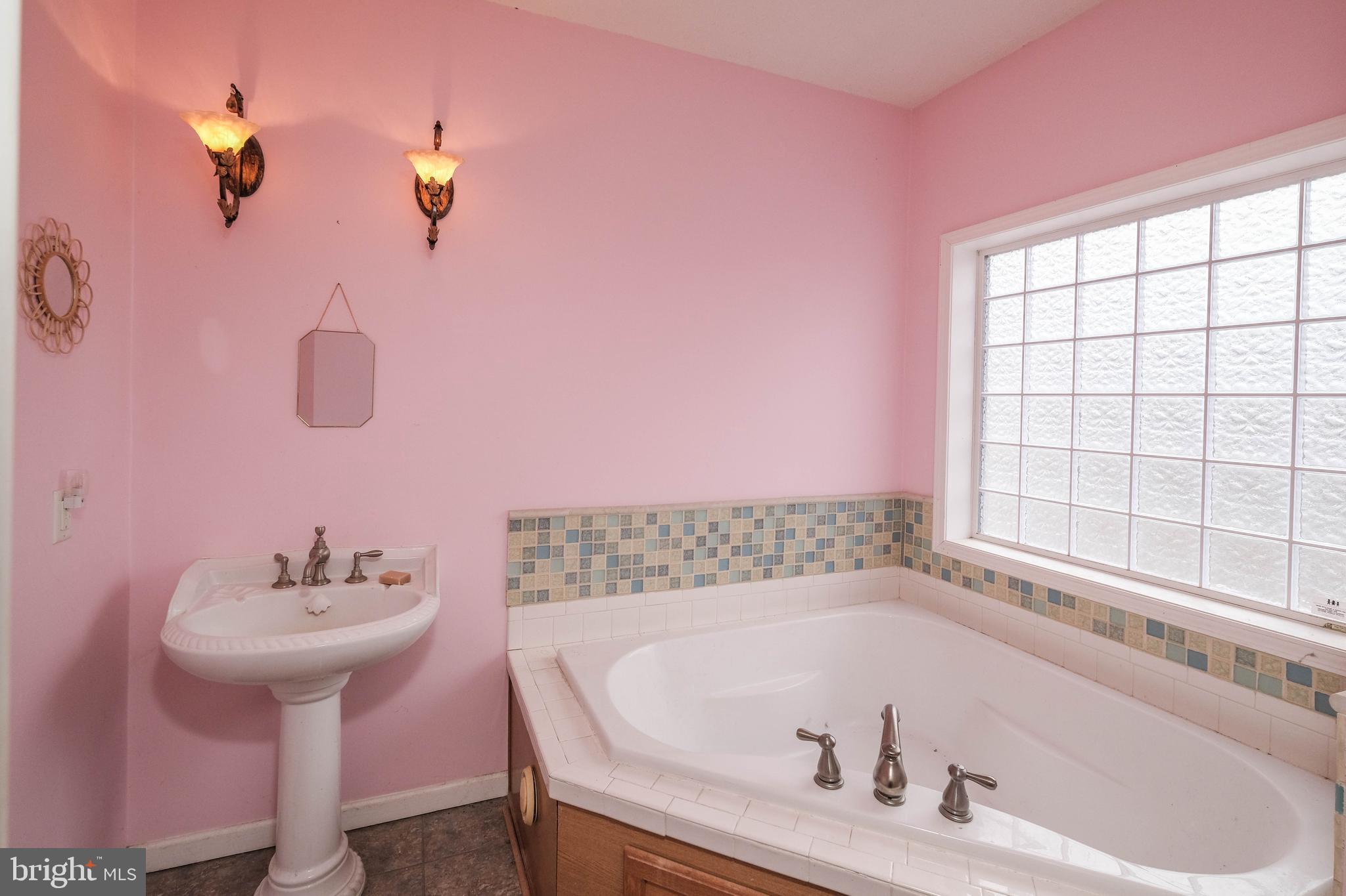 SHANGRI-LA - Residential