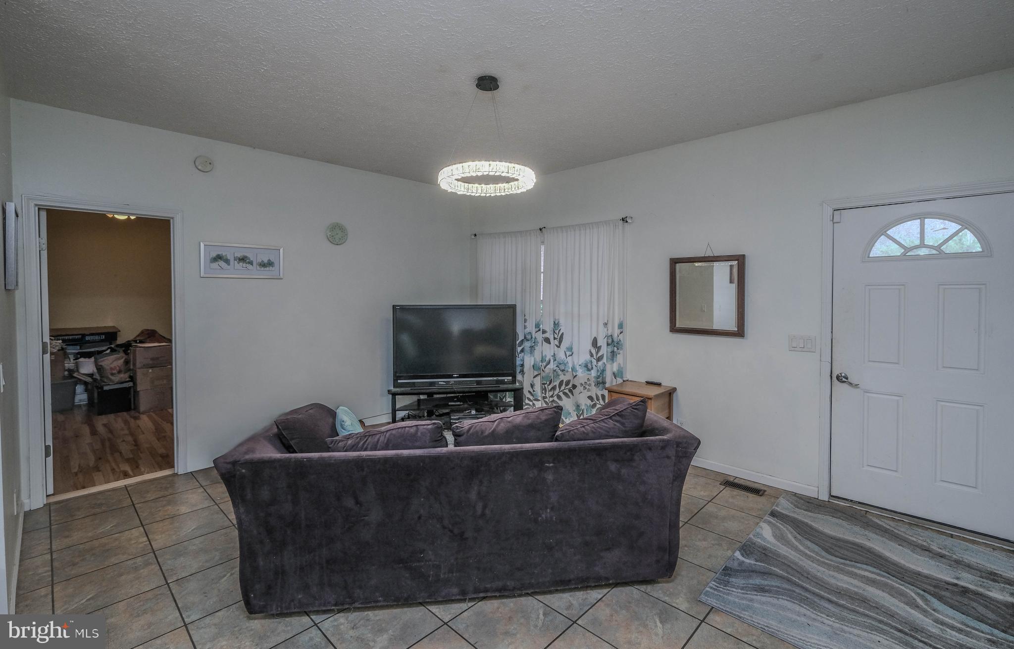 SHANGRI-LA - Residential