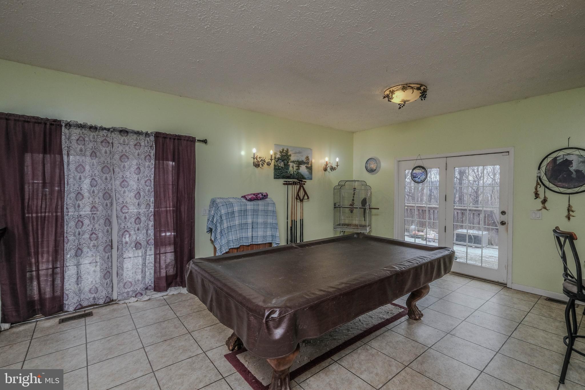 SHANGRI-LA - Residential