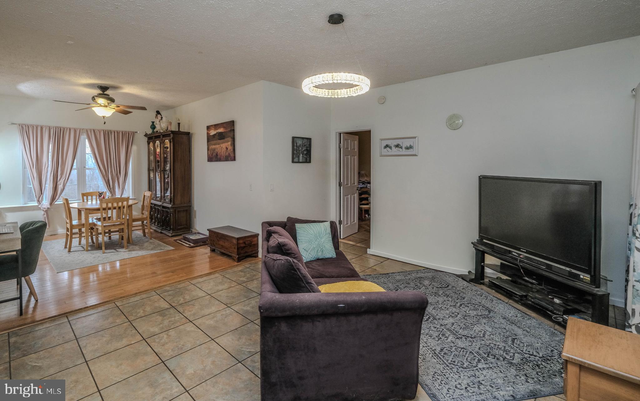 SHANGRI-LA - Residential