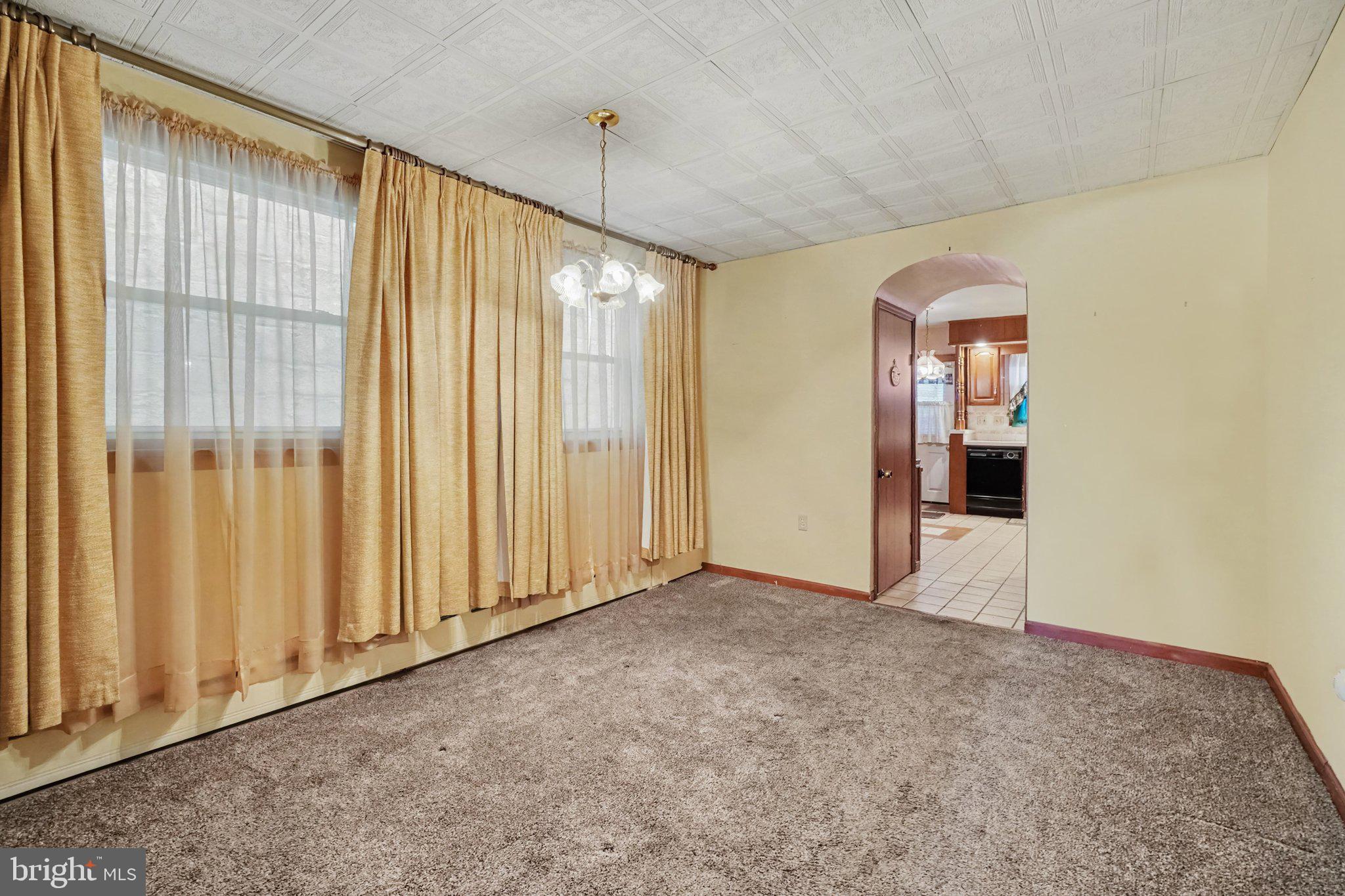 123 N JARDIN STREET