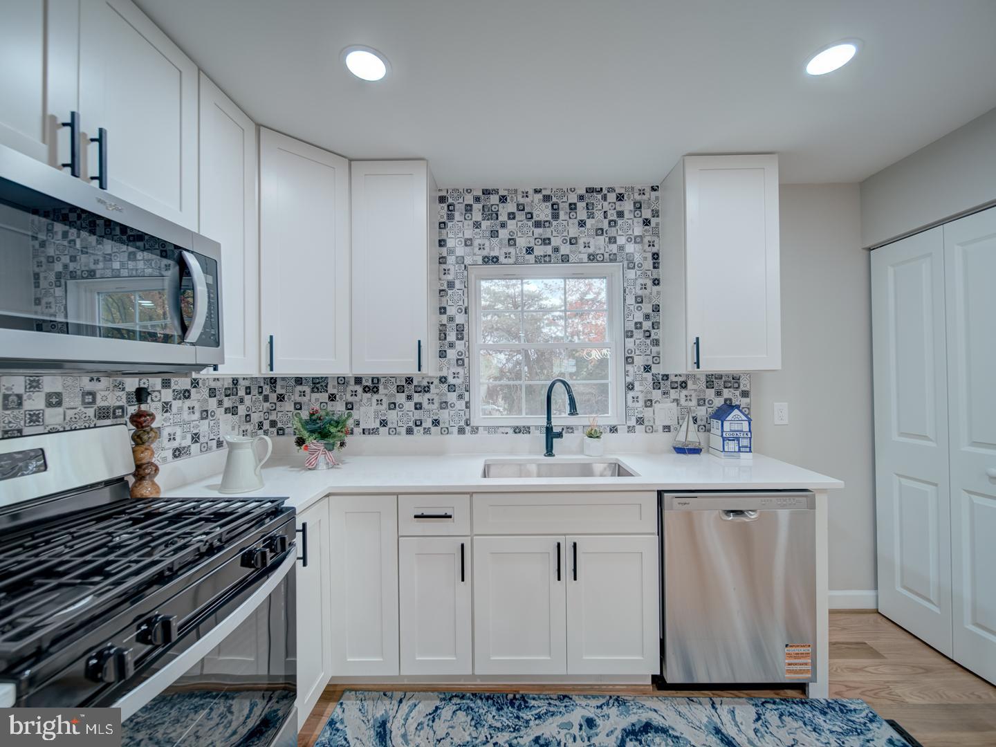 THOMSON ESTATES - Residential