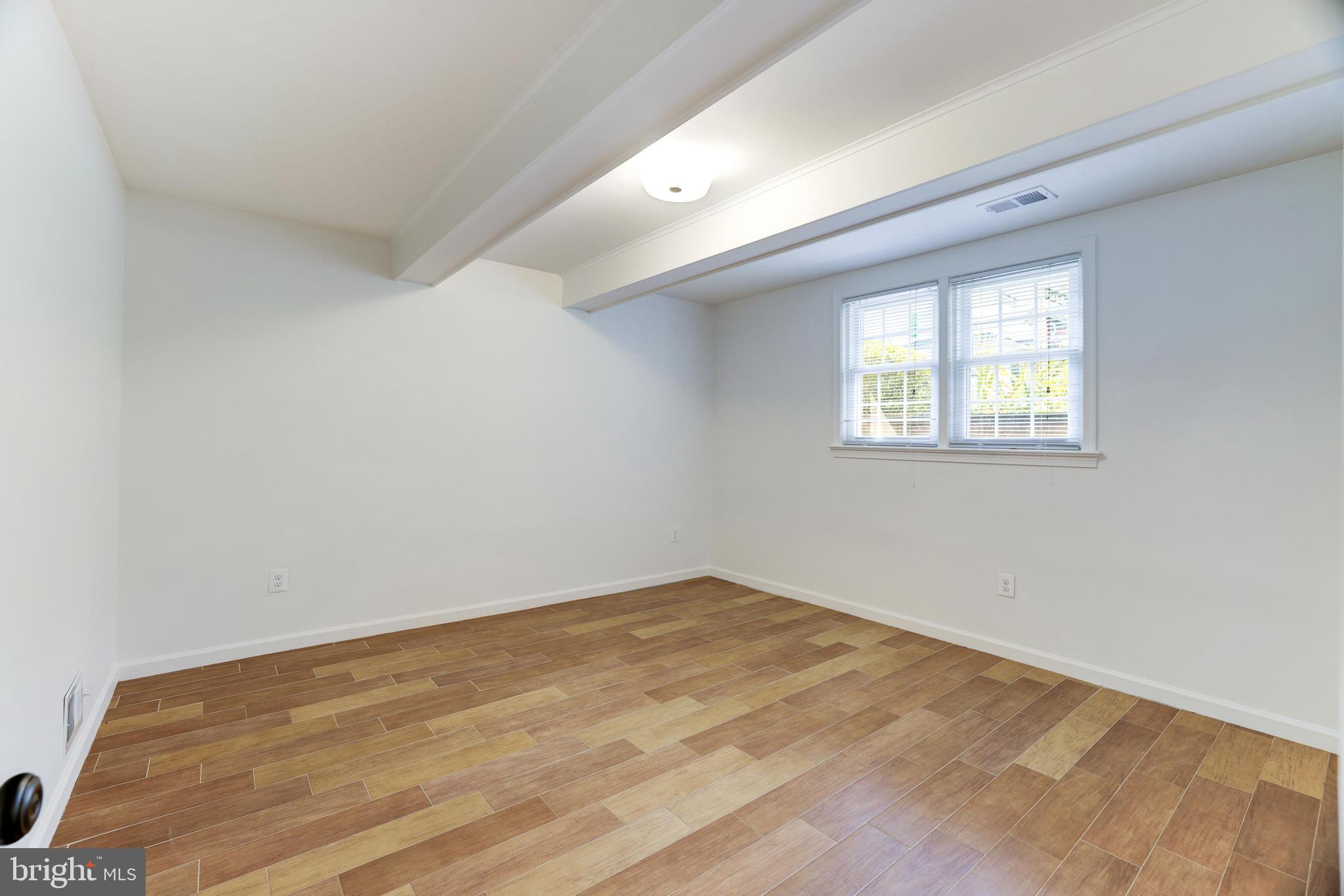 KINGS MANOR - Residential