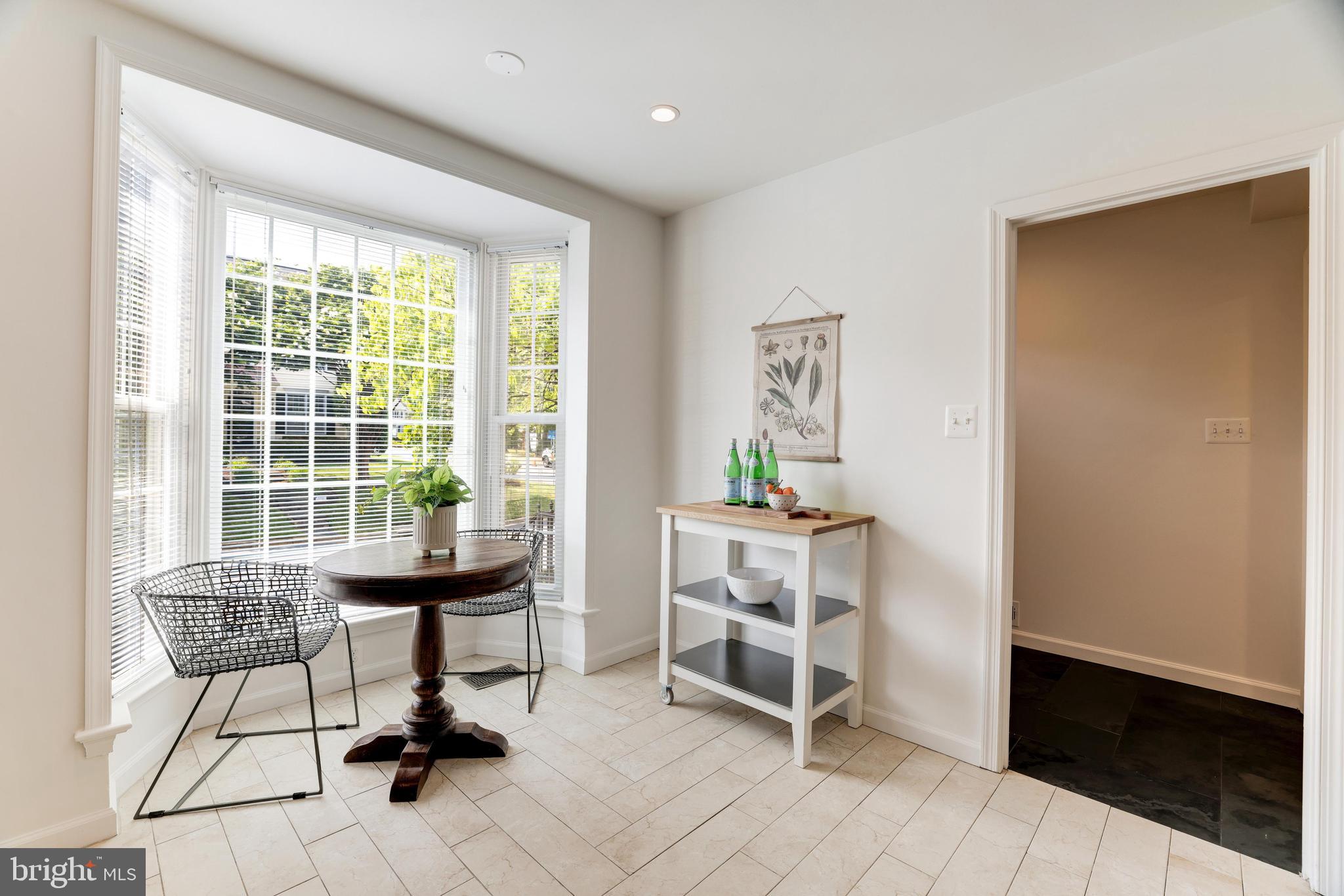 KINGS MANOR - Residential