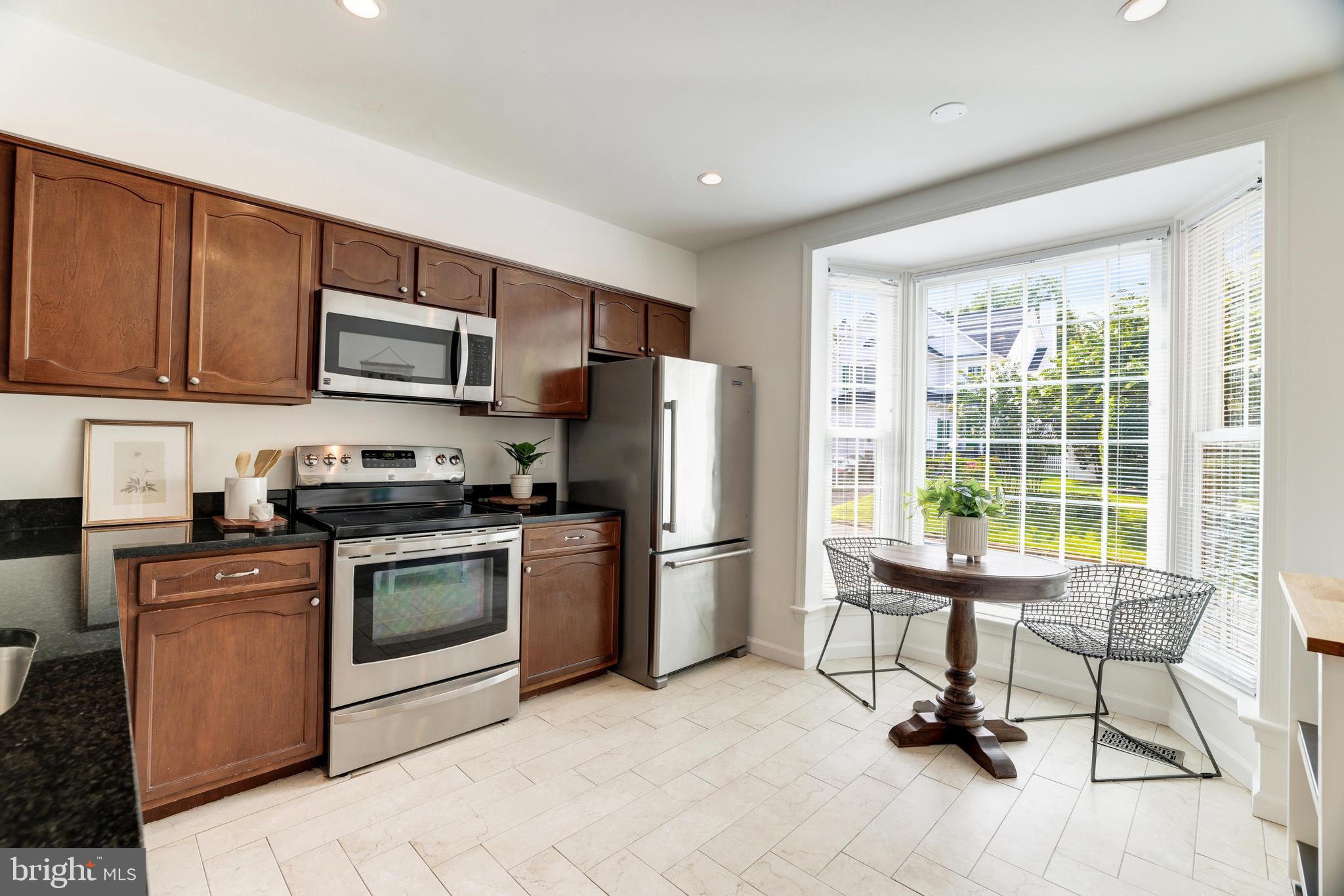 KINGS MANOR - Residential