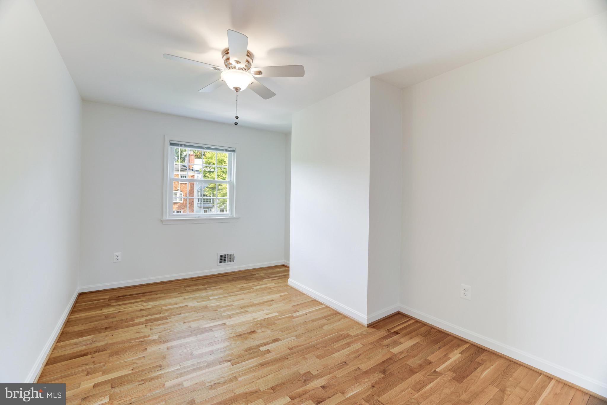 KINGS MANOR - Residential