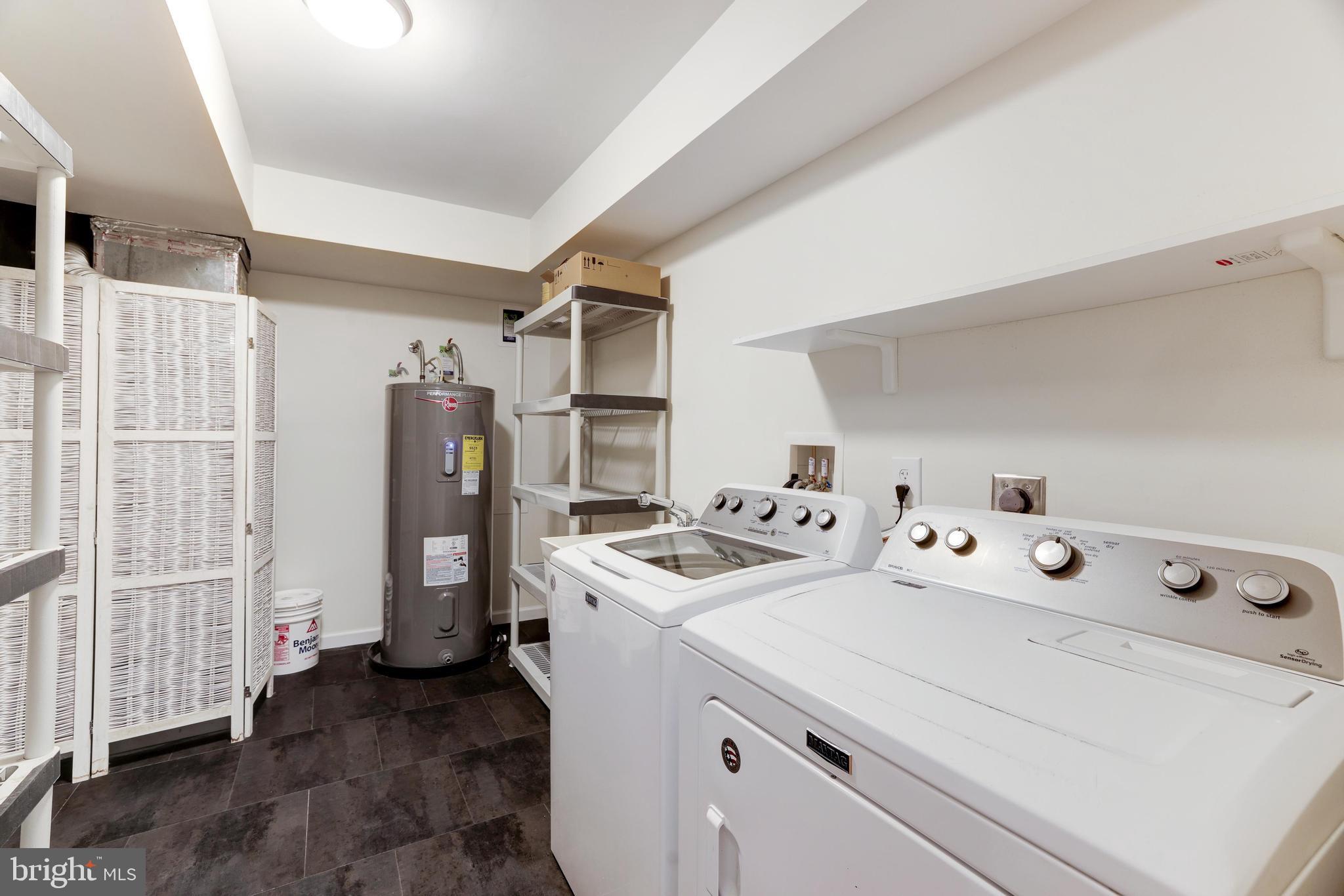 KINGS MANOR - Residential