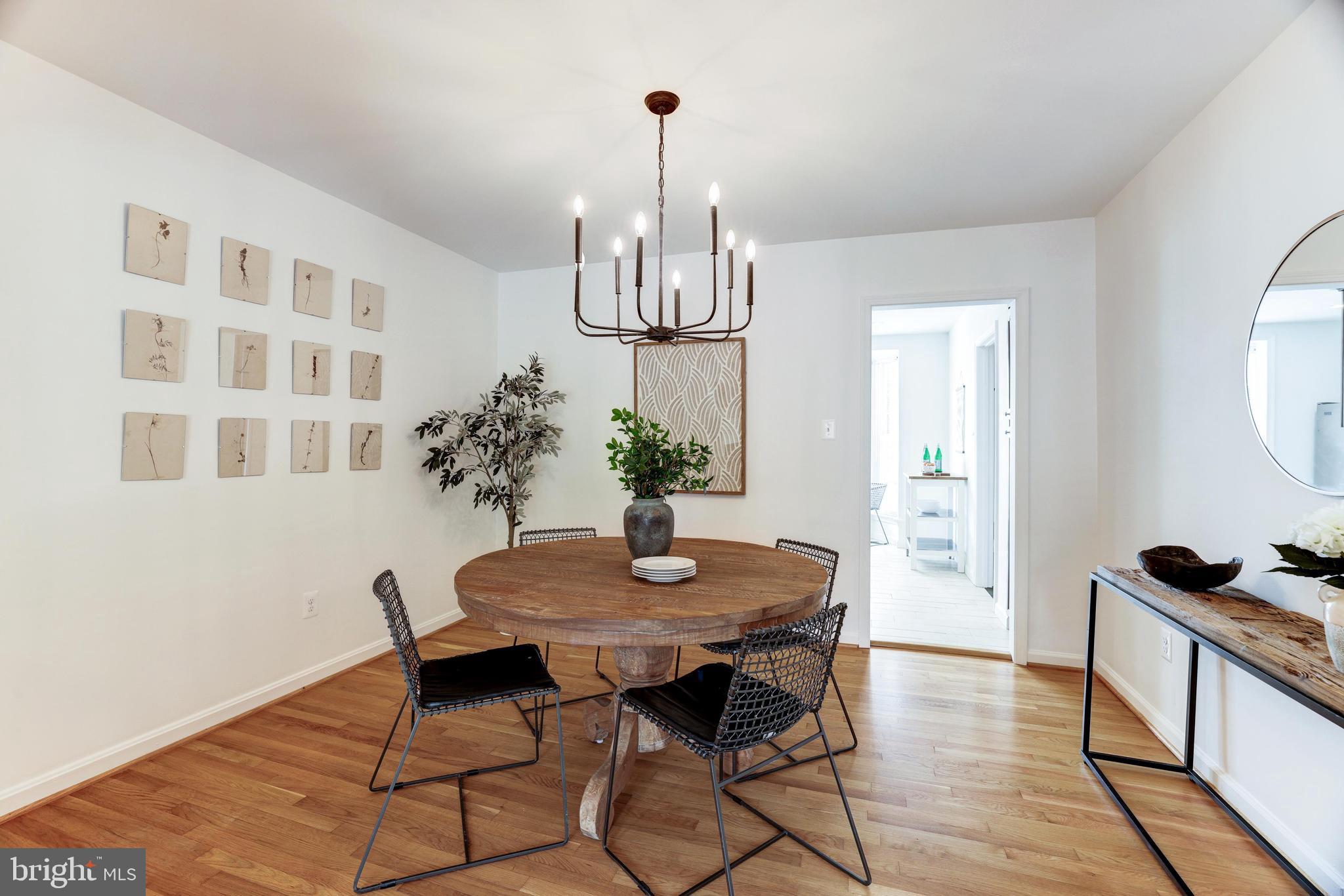 KINGS MANOR - Residential