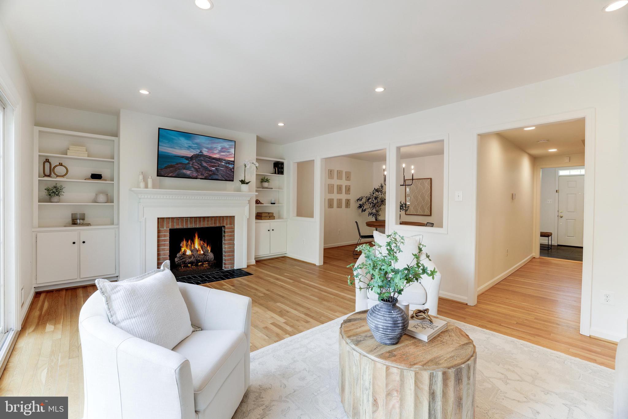 KINGS MANOR - Residential