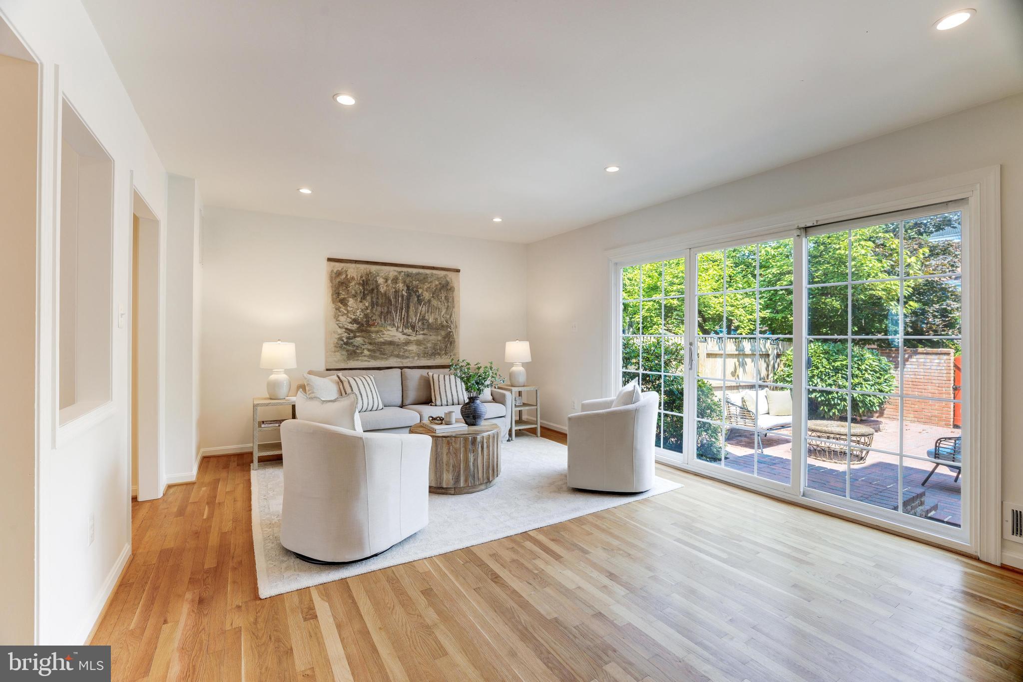 KINGS MANOR - Residential