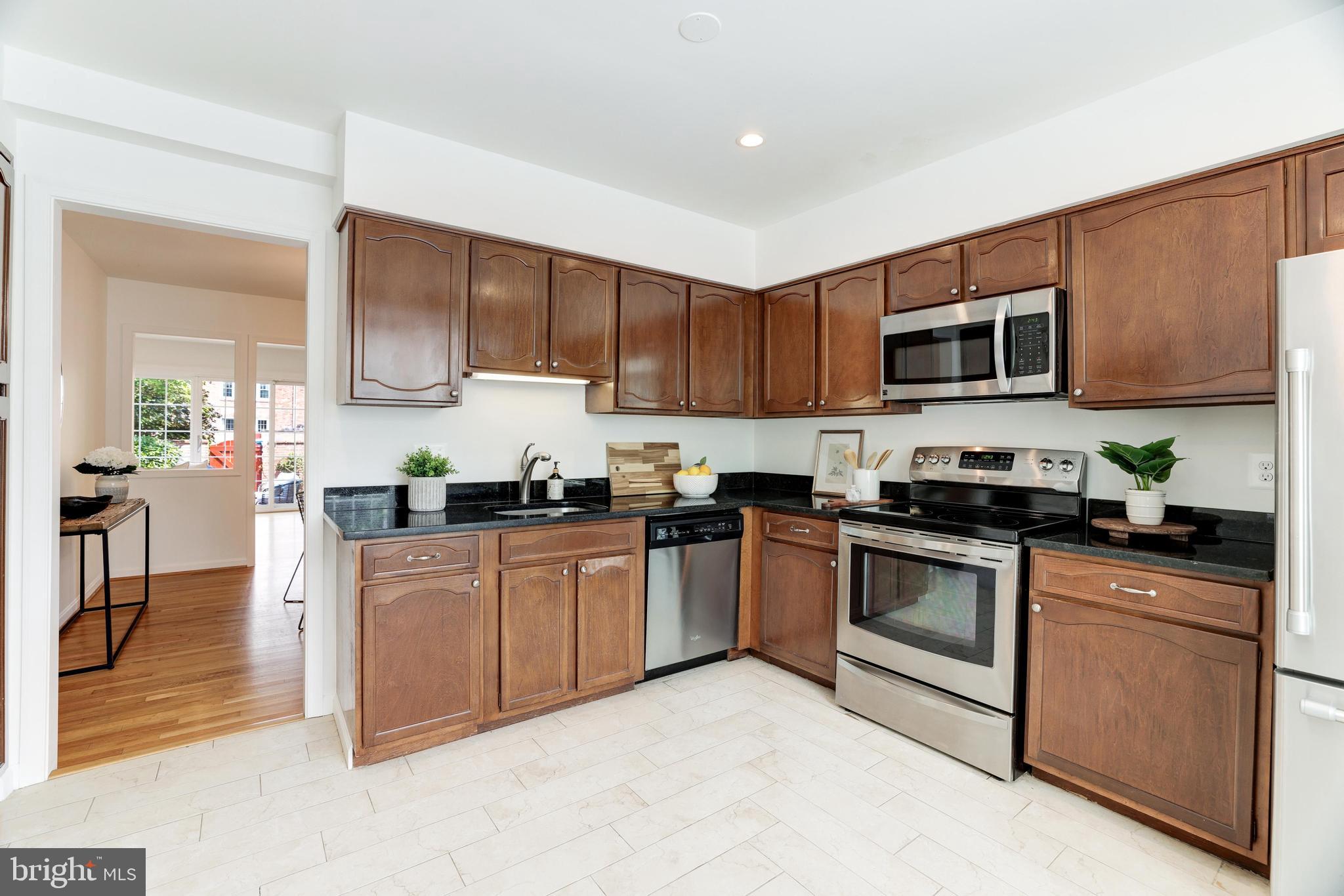 KINGS MANOR - Residential