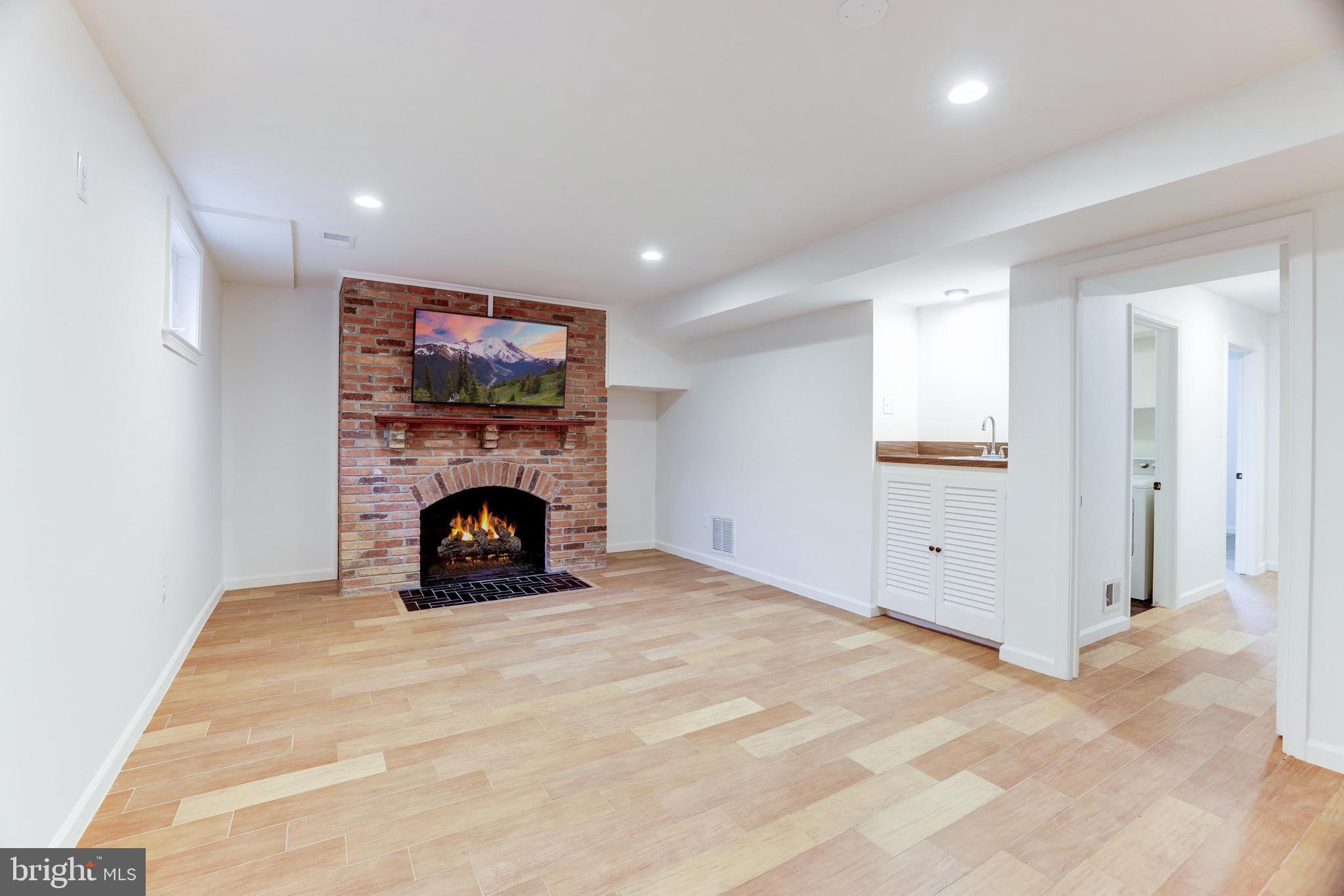 KINGS MANOR - Residential