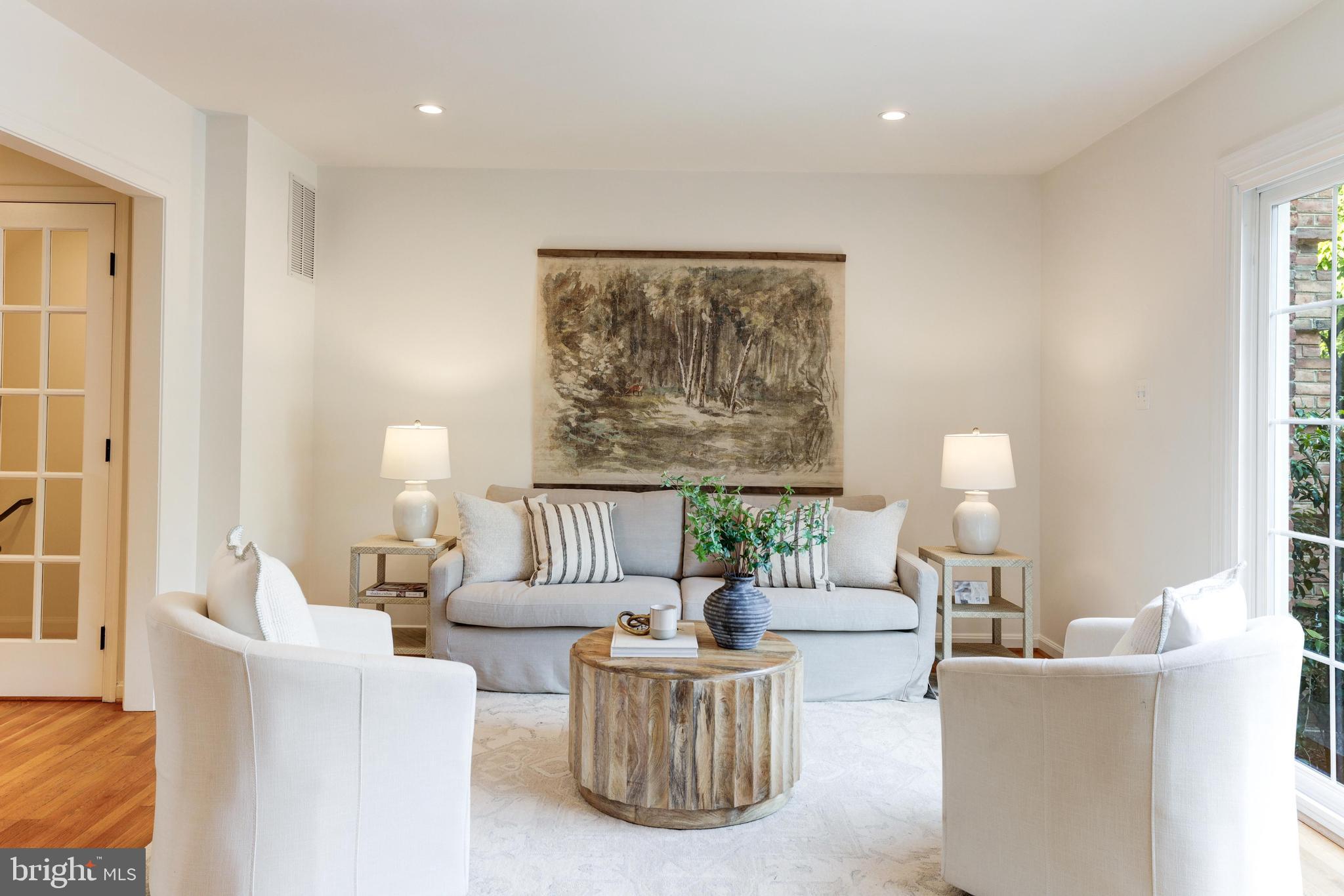 KINGS MANOR - Residential