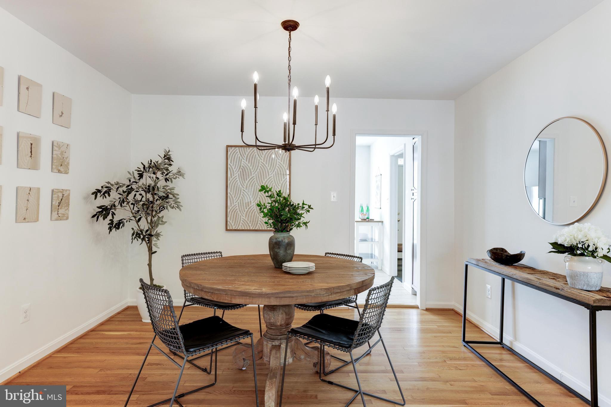 KINGS MANOR - Residential