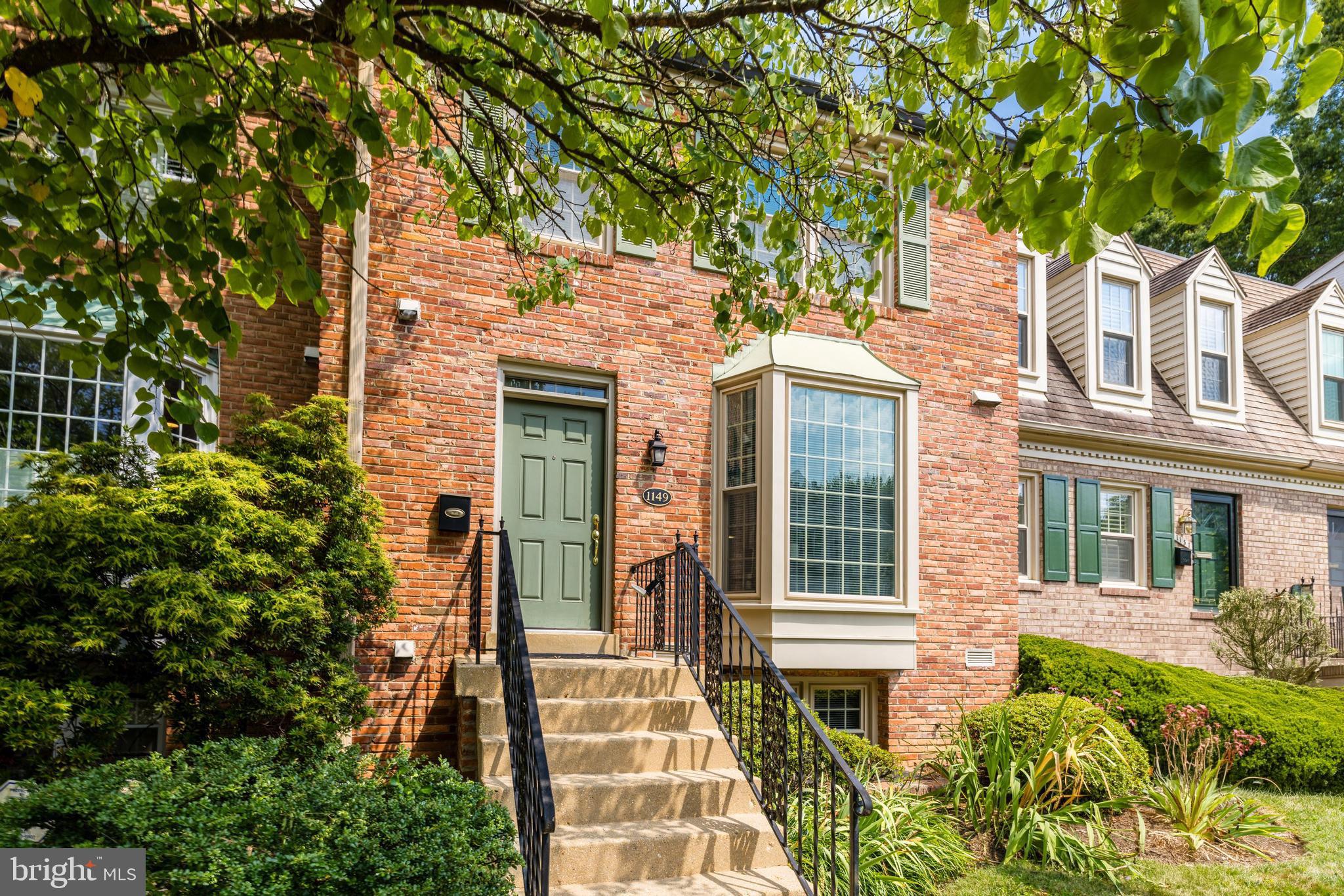 KINGS MANOR - Residential