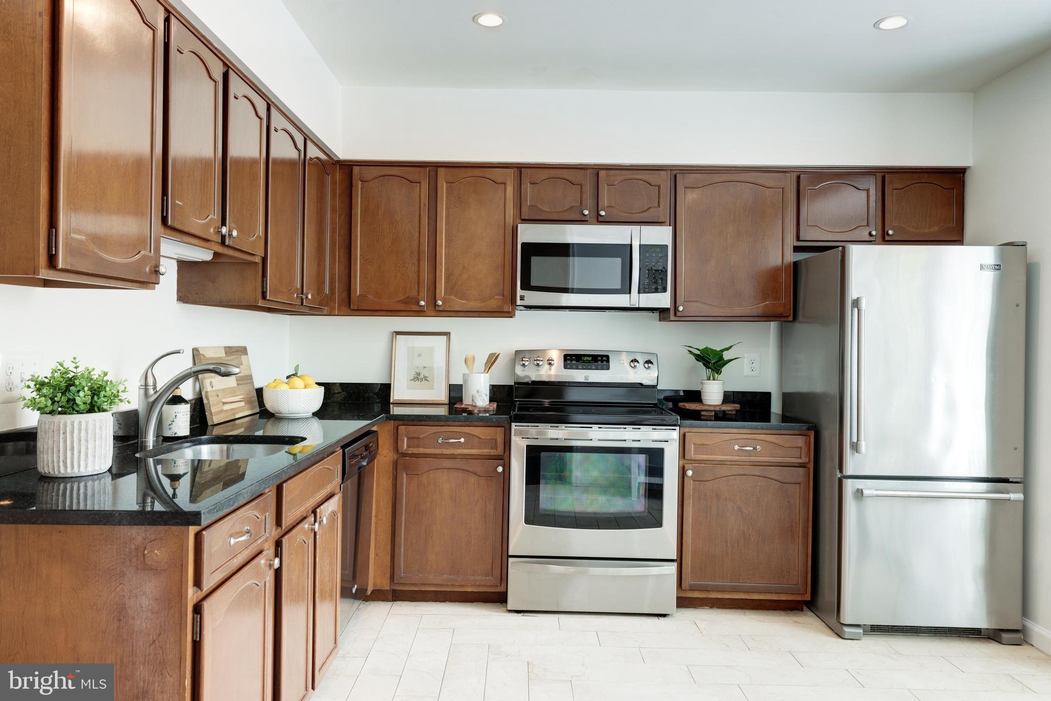 KINGS MANOR - Residential