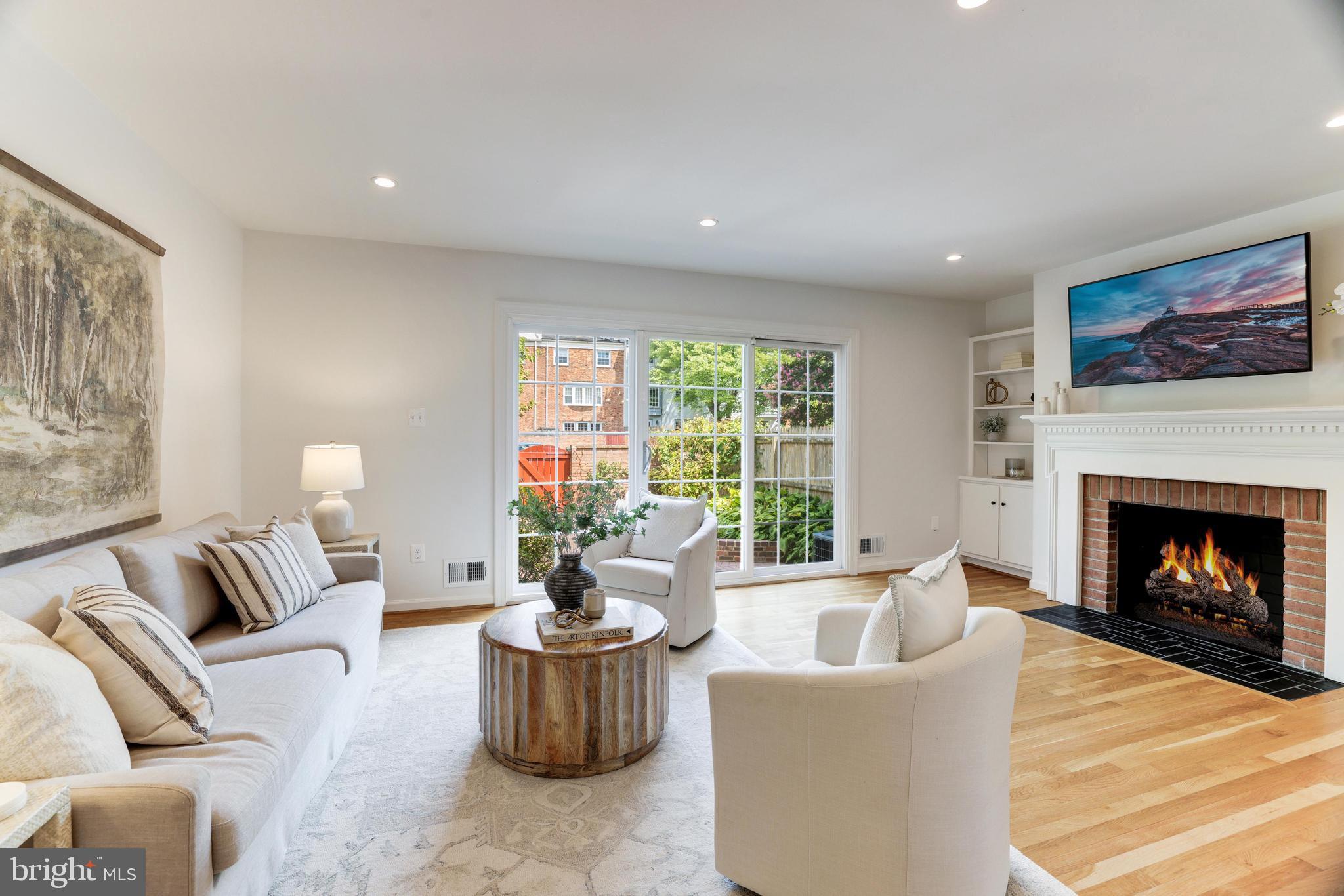 KINGS MANOR - Residential