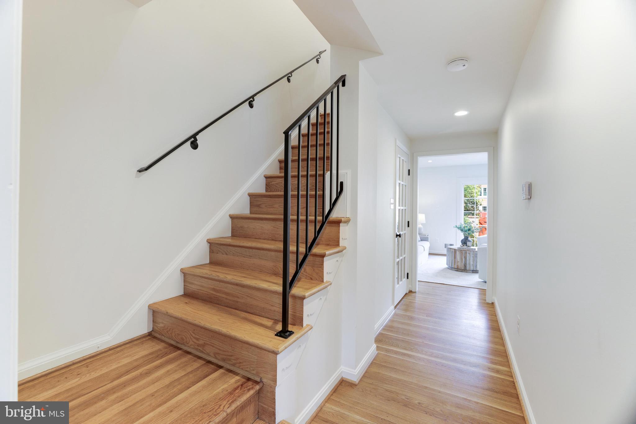 KINGS MANOR - Residential