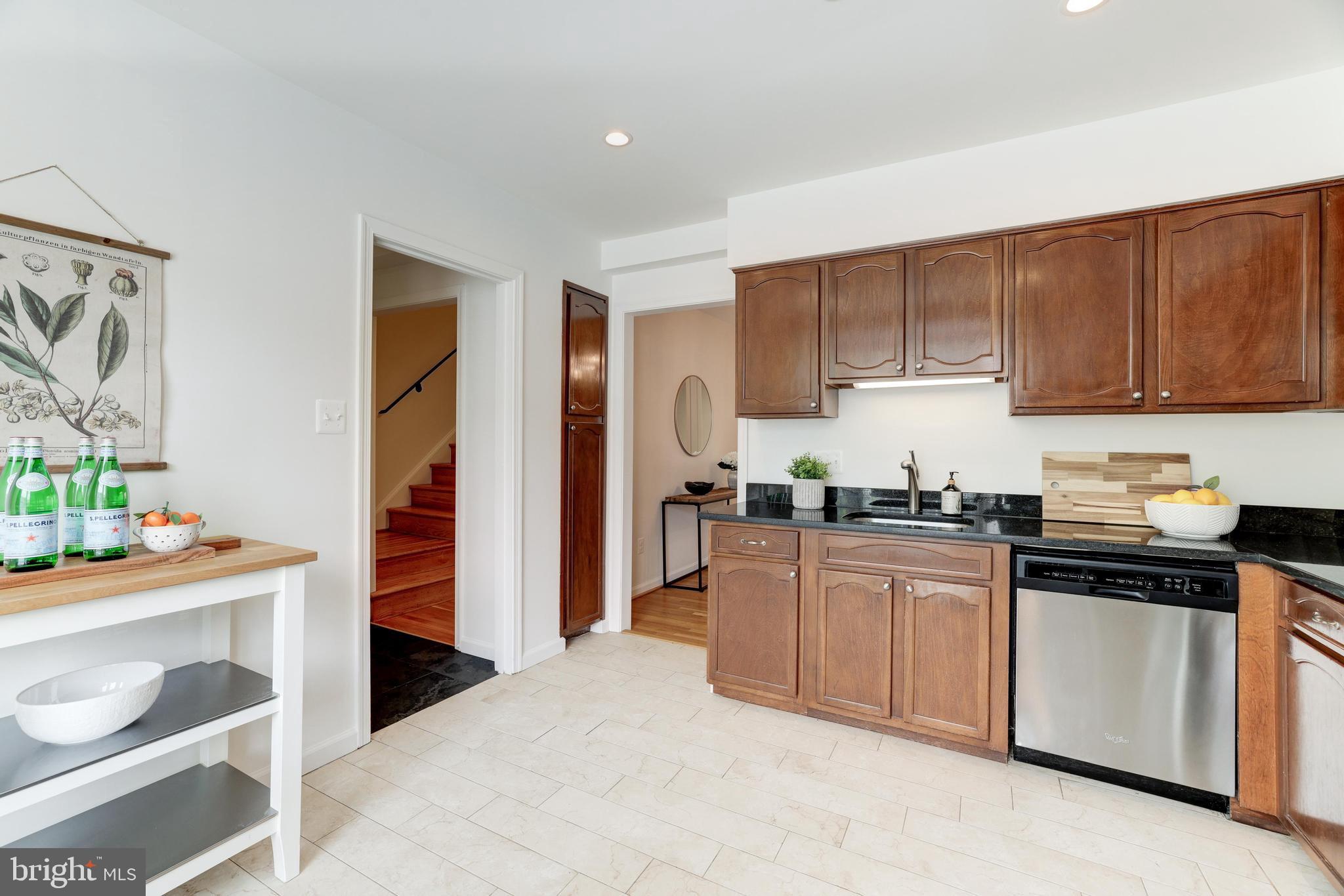 KINGS MANOR - Residential