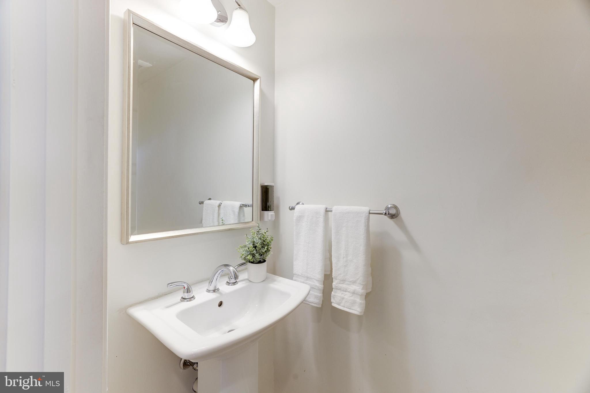 KINGS MANOR - Residential