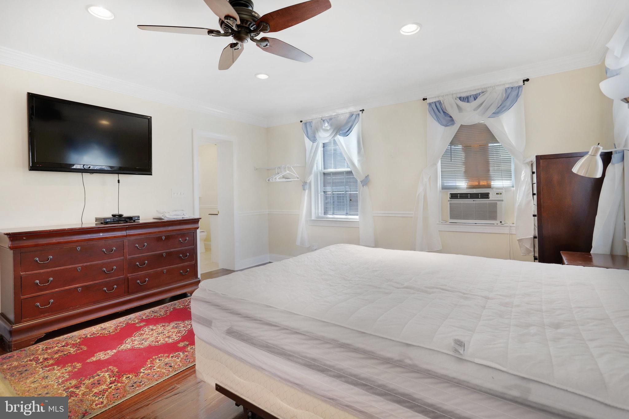 PENTAGON INDUSTRIAL CTR - Residential Lease