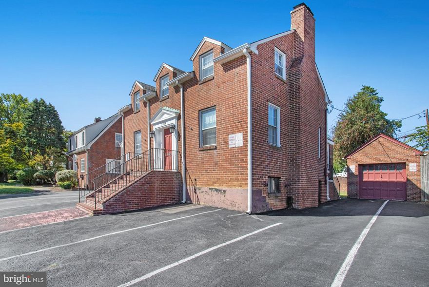 Incredible rental opportunity in Crystal City! Furnished studio apartment with utilities included! Wood floors, off street parking, washer and dryer in unit! Private, walkable, affordable! Good credit required. Pets considered. This can also be rented unfurnished.