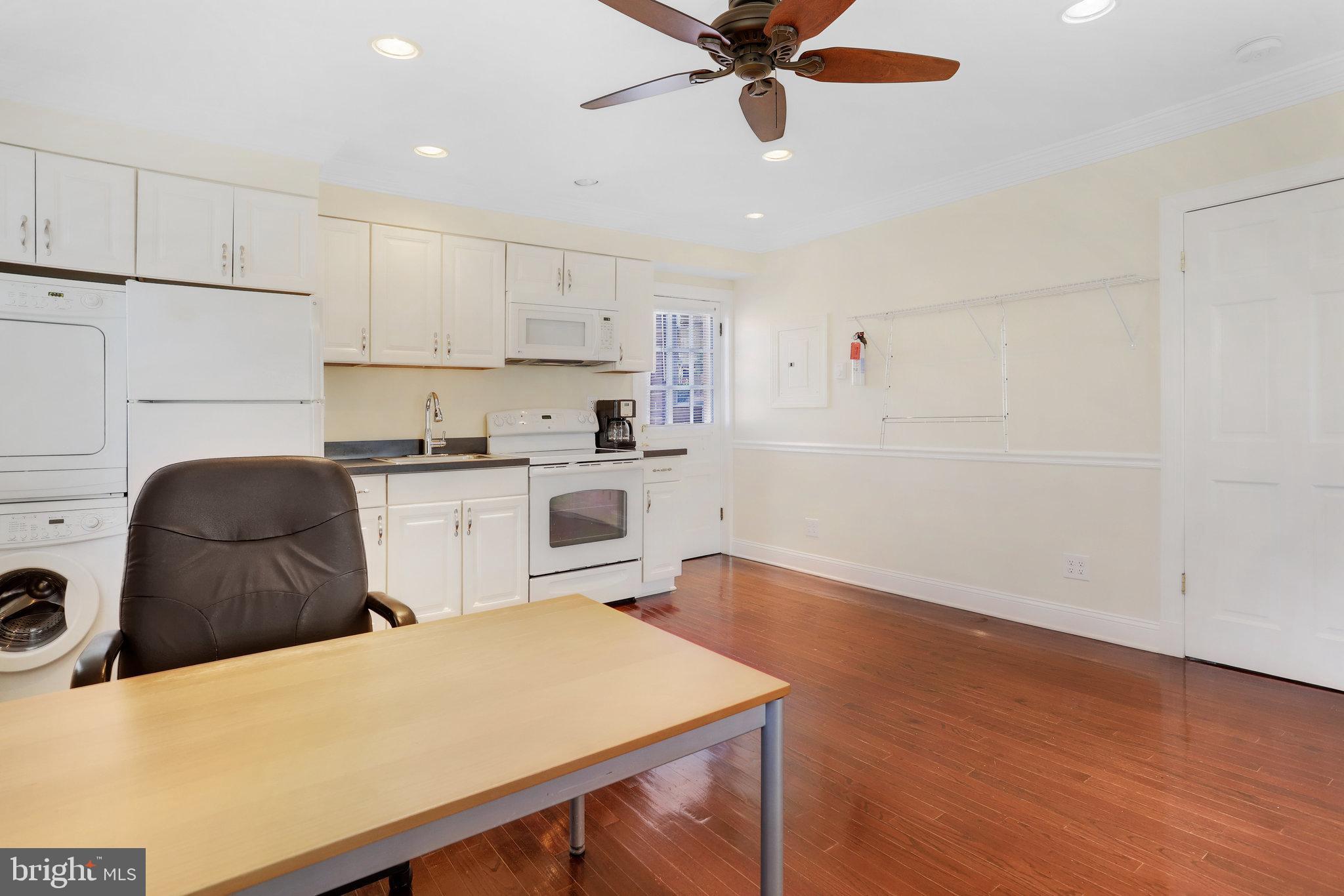 PENTAGON INDUSTRIAL CTR - Residential Lease