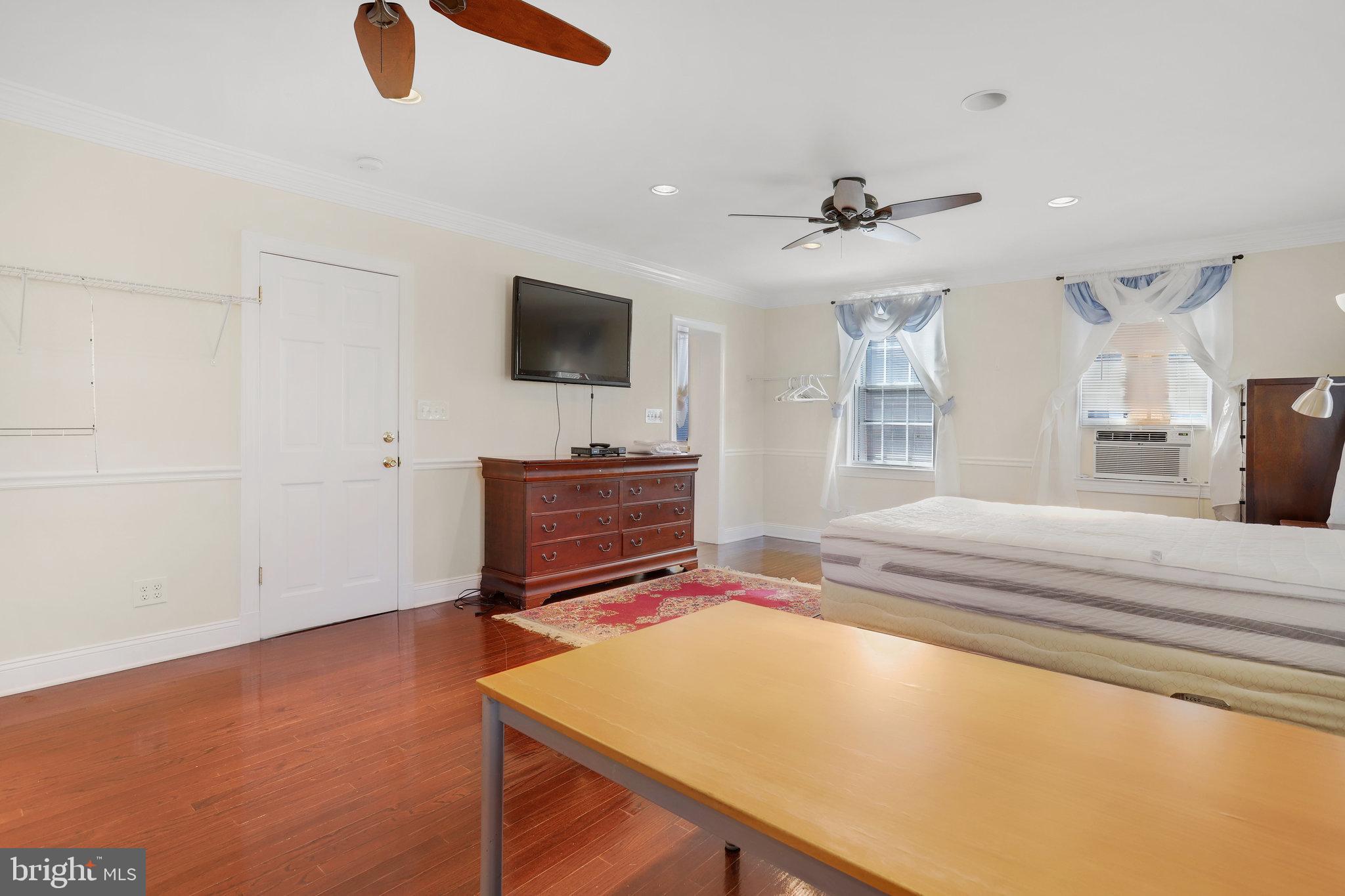 PENTAGON INDUSTRIAL CTR - Residential Lease