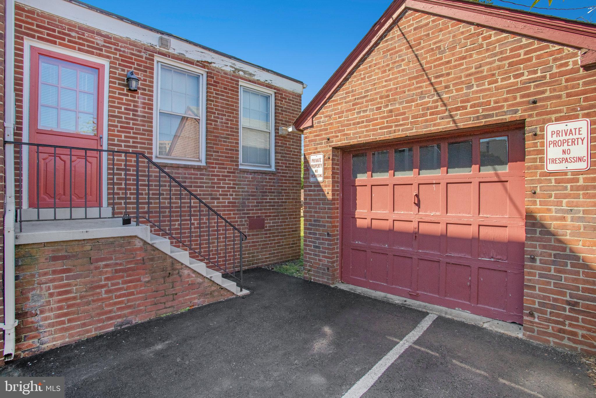 PENTAGON INDUSTRIAL CTR - Residential Lease