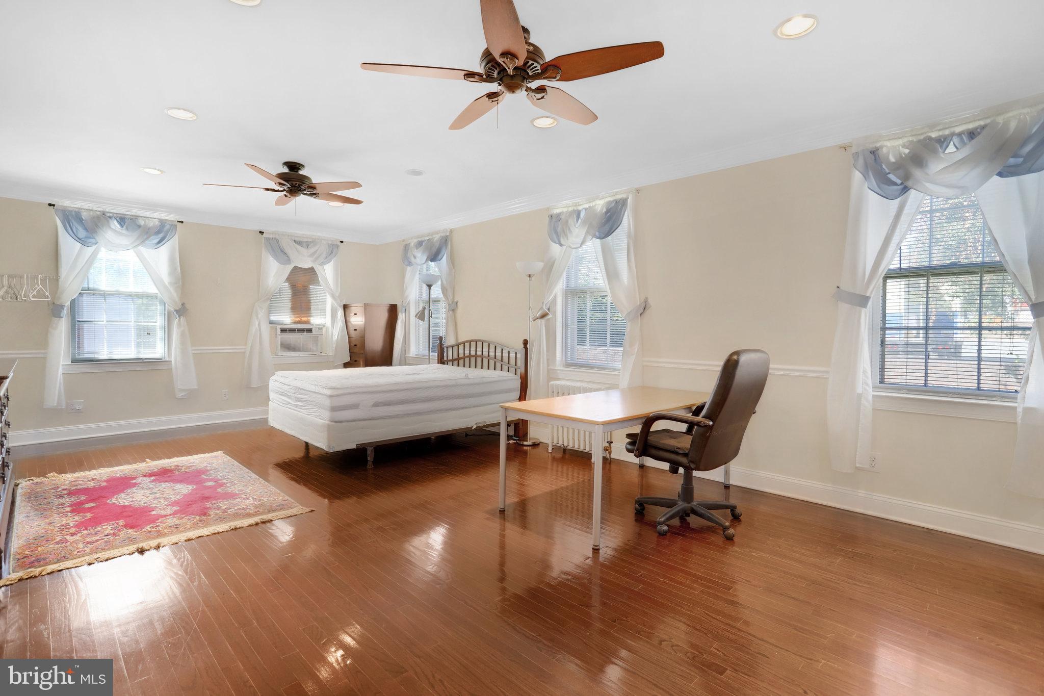 PENTAGON INDUSTRIAL CTR - Residential Lease