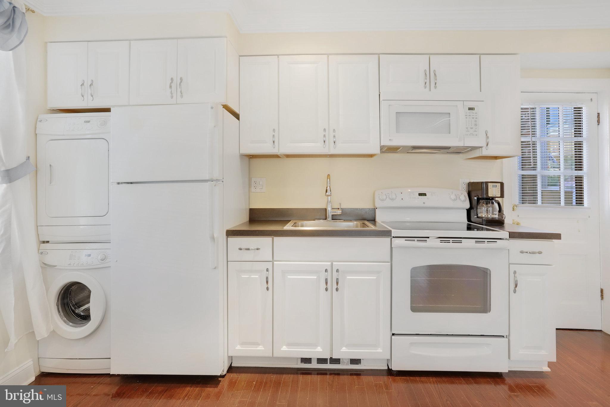 PENTAGON INDUSTRIAL CTR - Residential Lease