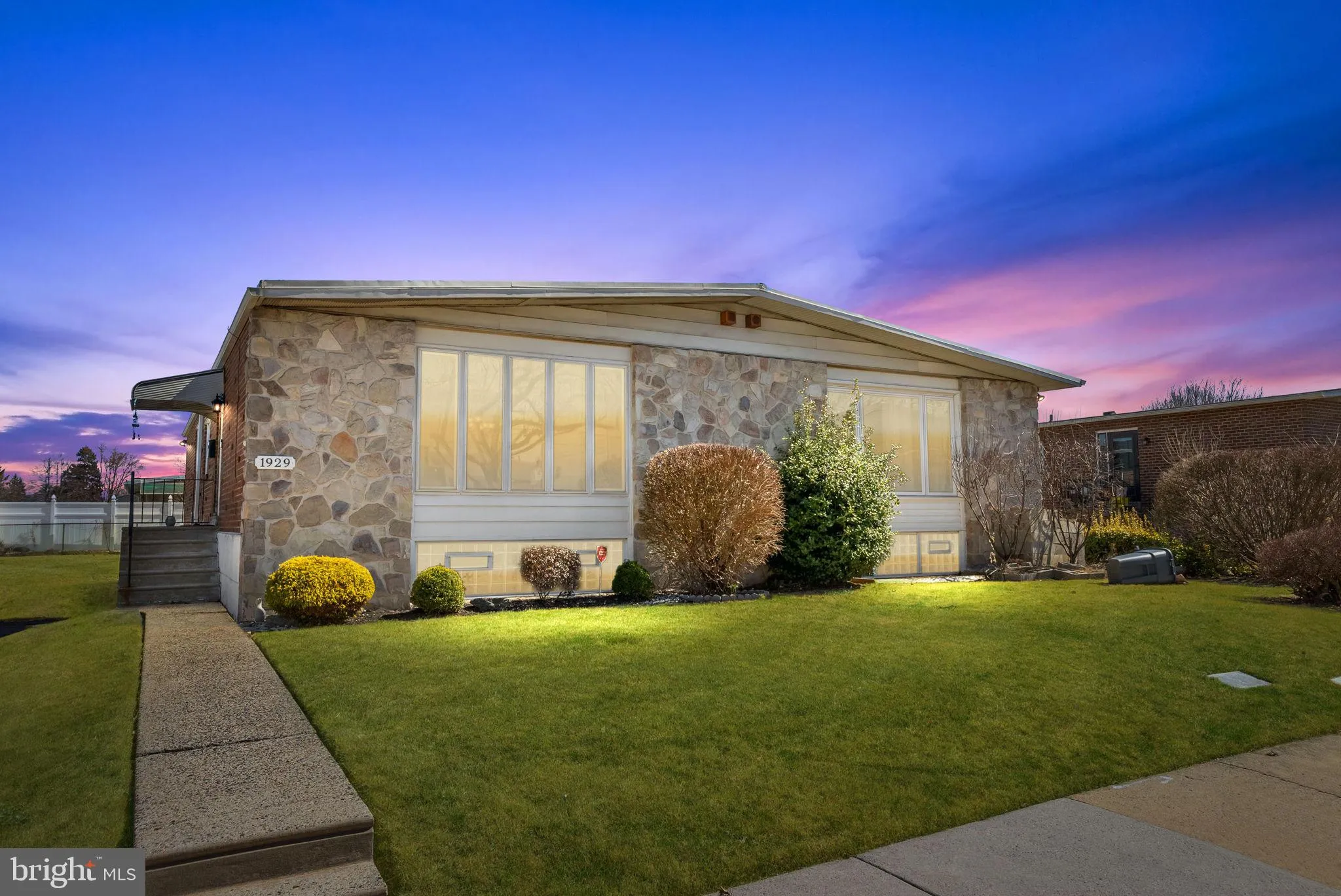 Philadelphia, Pennsylvania 19116, United States, 3 Bedrooms Bedrooms, ,3 BathroomsBathrooms,Residential,Pending,91109