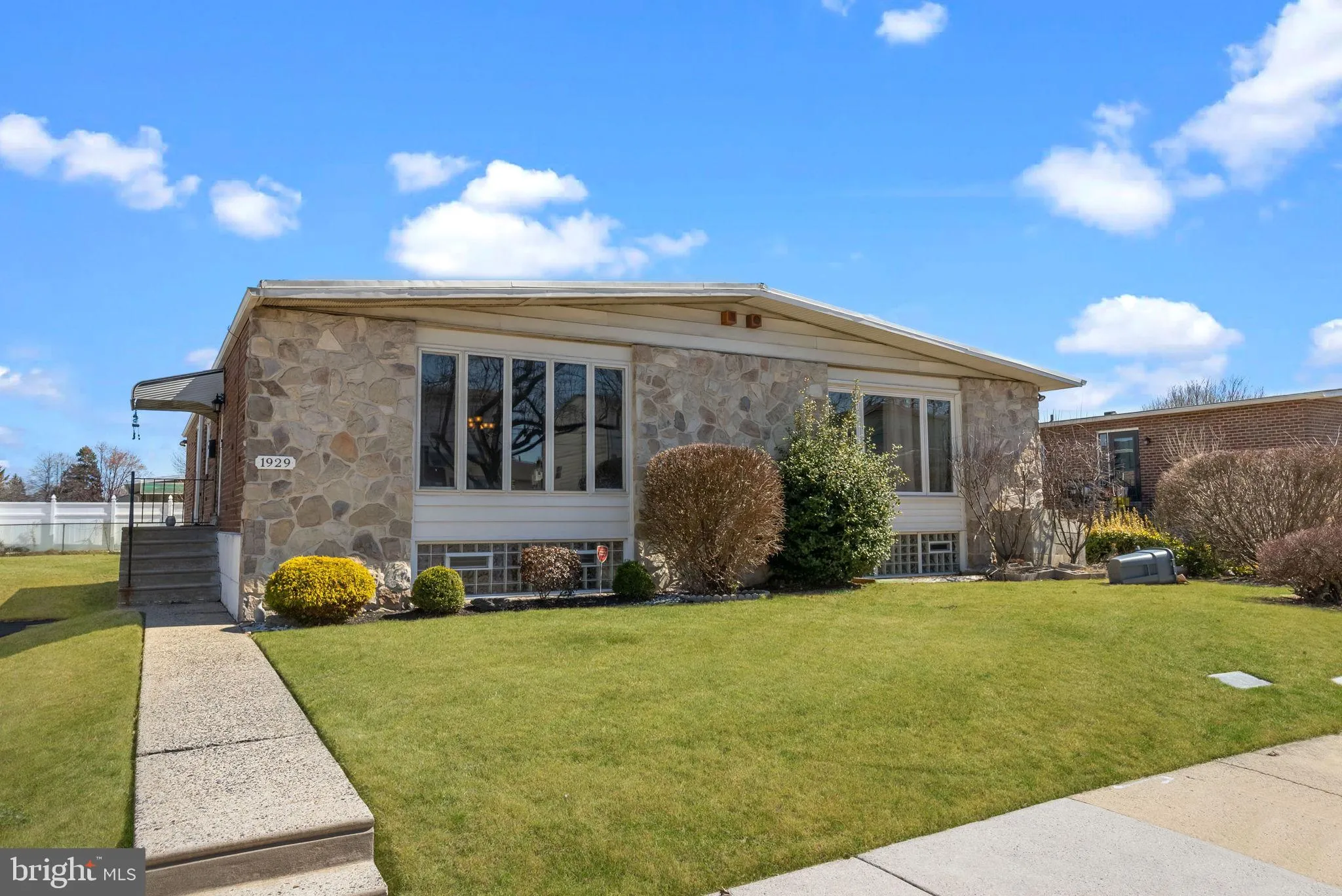 Philadelphia, Pennsylvania 19116, United States, 3 Bedrooms Bedrooms, ,3 BathroomsBathrooms,Residential,Pending,91109