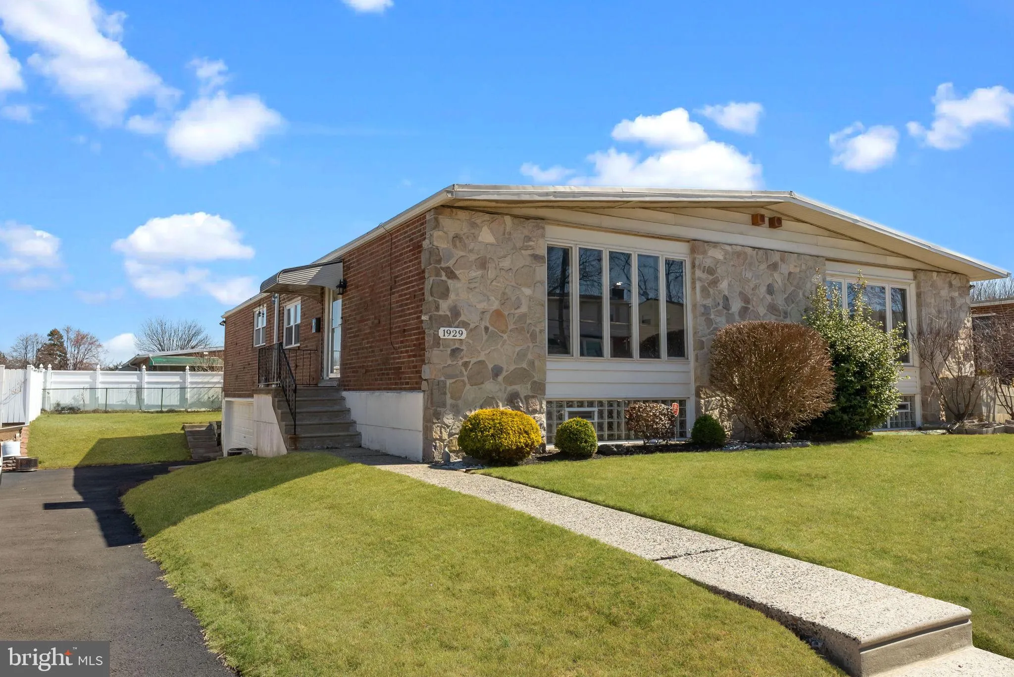 Philadelphia, Pennsylvania 19116, United States, 3 Bedrooms Bedrooms, ,3 BathroomsBathrooms,Residential,Pending,91109