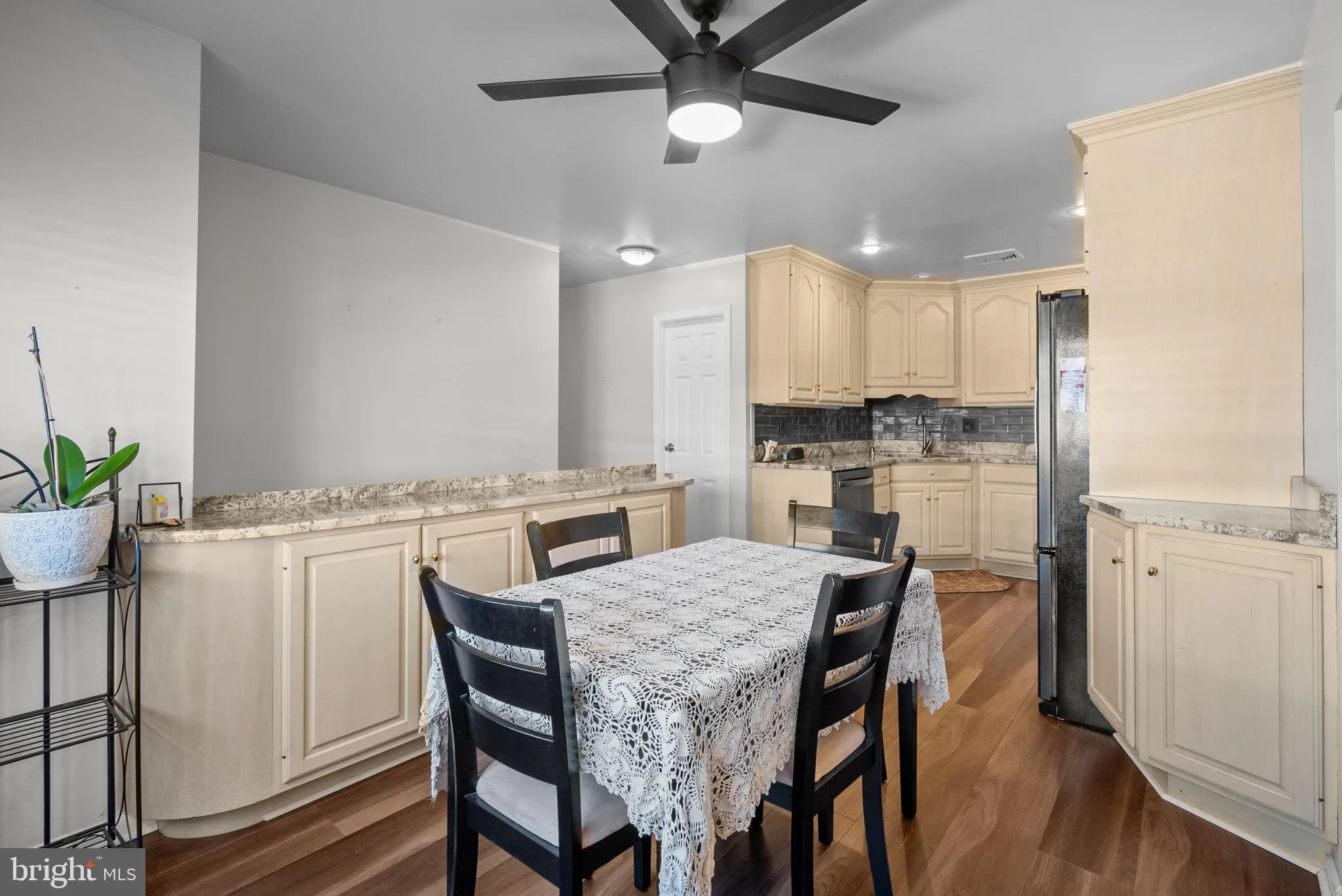 Philadelphia, Pennsylvania 19116, United States, 3 Bedrooms Bedrooms, ,3 BathroomsBathrooms,Residential,Pending,91109