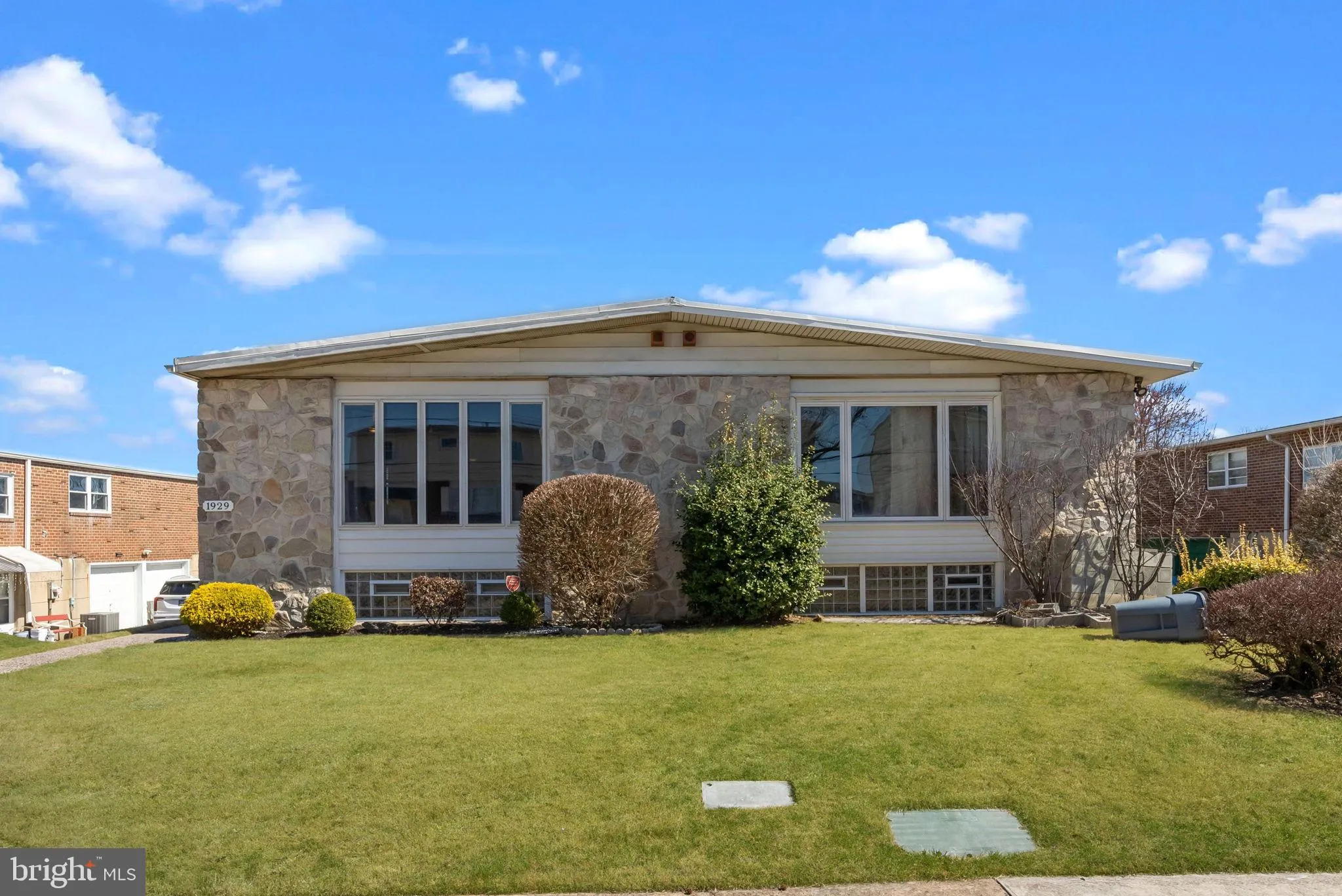 Philadelphia, Pennsylvania 19116, United States, 3 Bedrooms Bedrooms, ,3 BathroomsBathrooms,Residential,Pending,91109