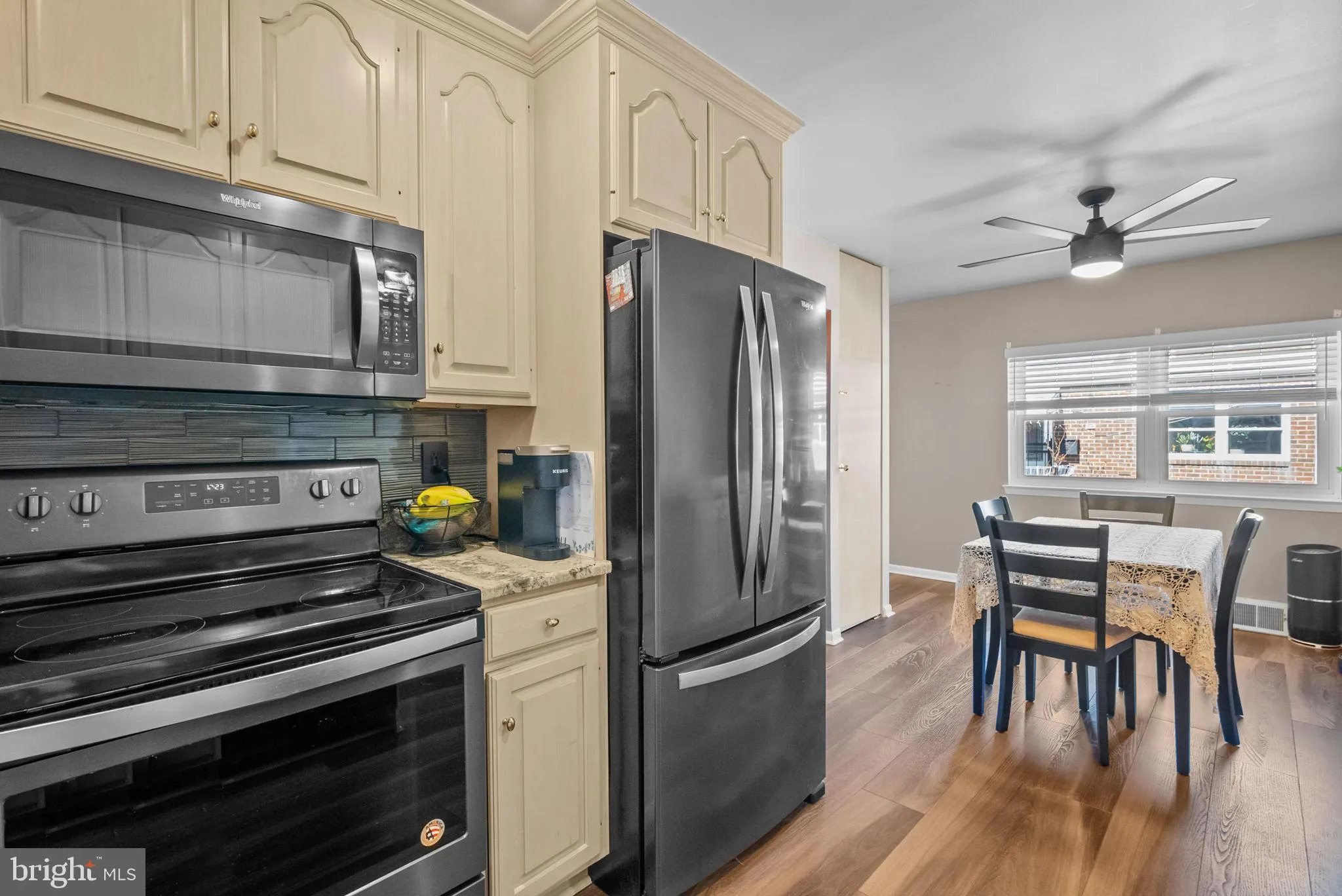 Philadelphia, Pennsylvania 19116, United States, 3 Bedrooms Bedrooms, ,3 BathroomsBathrooms,Residential,Pending,91109