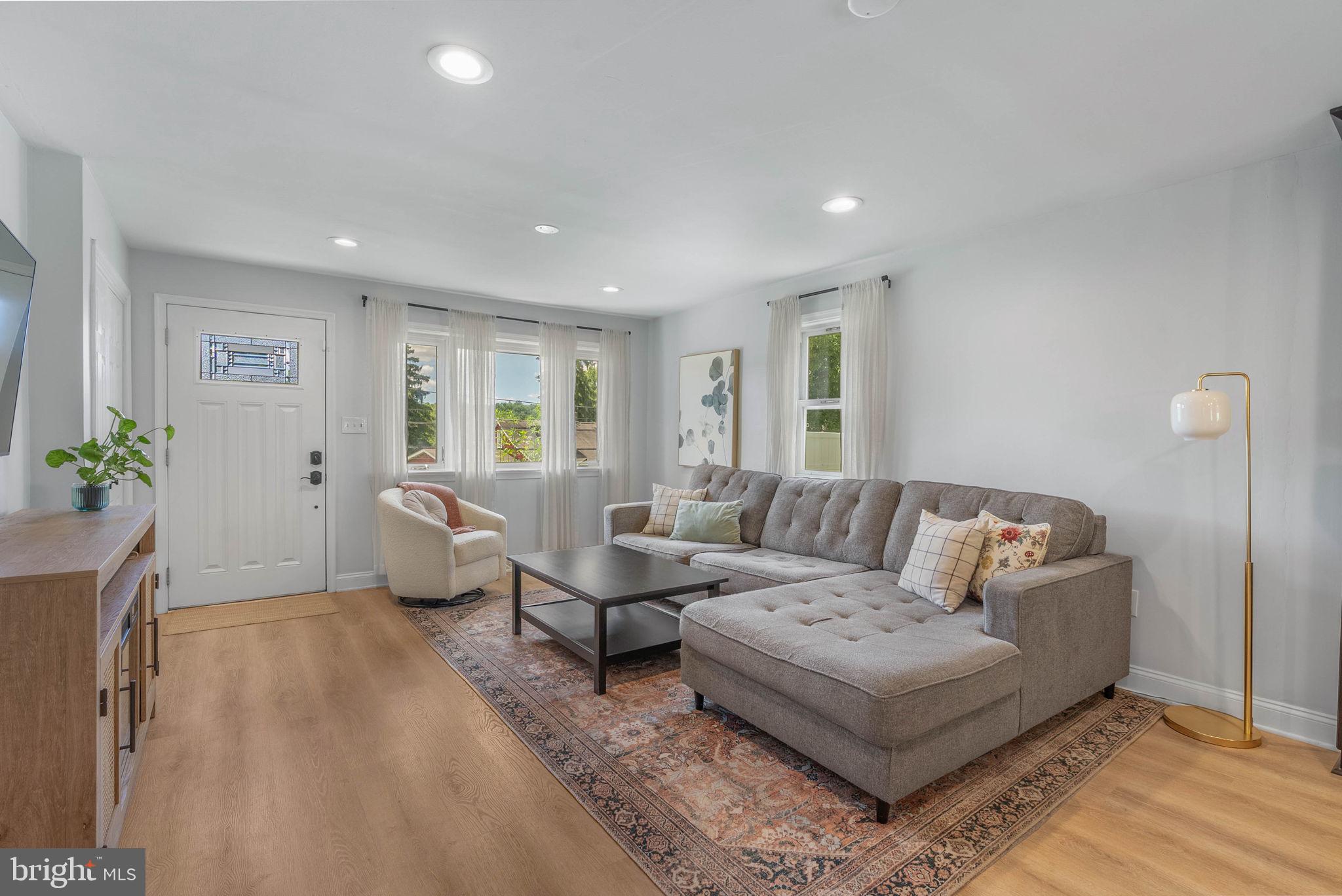 352 DEHAVEN STREET