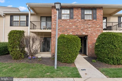 Condo For Sale - 562 Willow Turn #5621<br/> Burlington County, MOUNT LAUREL, NJ 08054