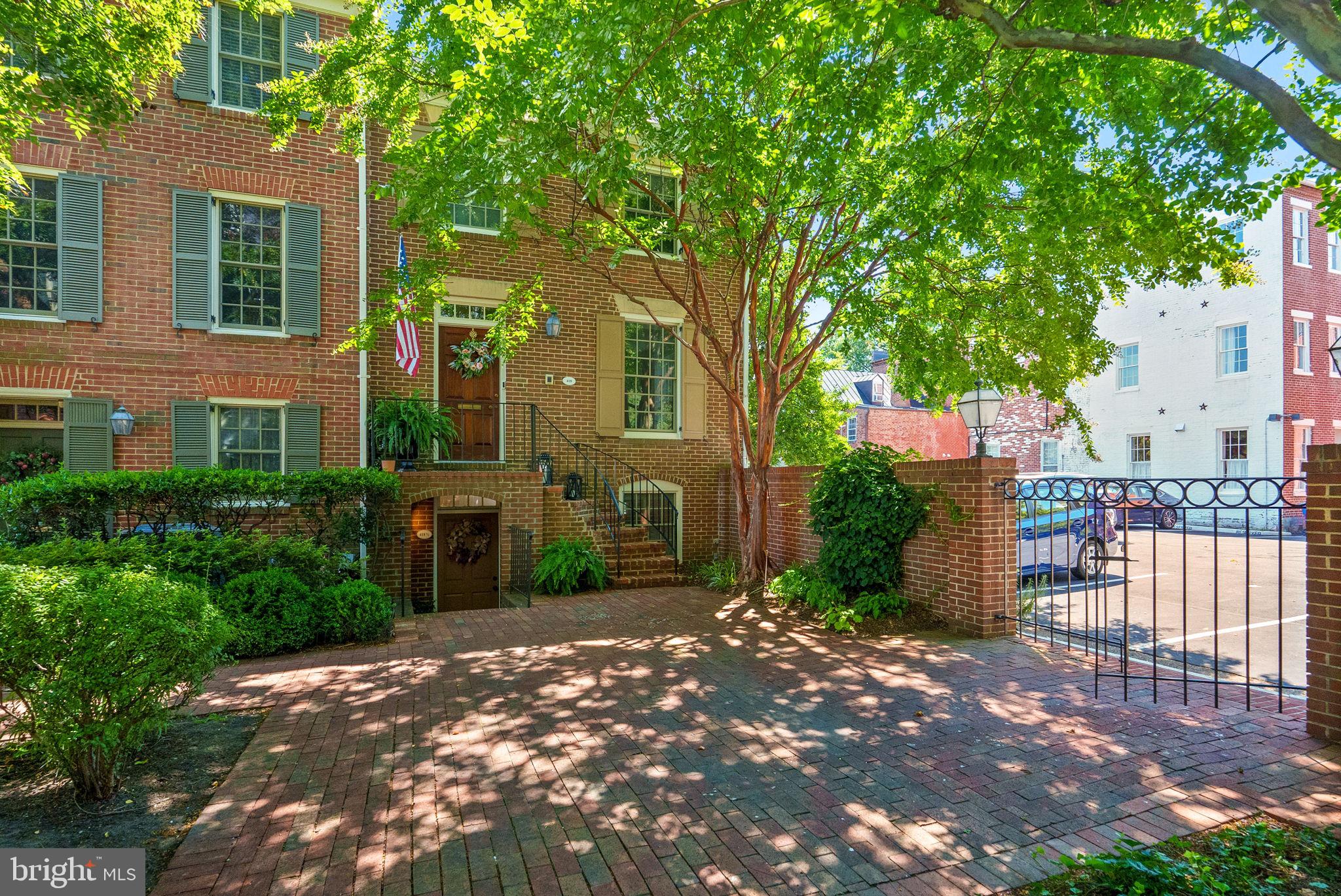 LEE MEWS - Residential