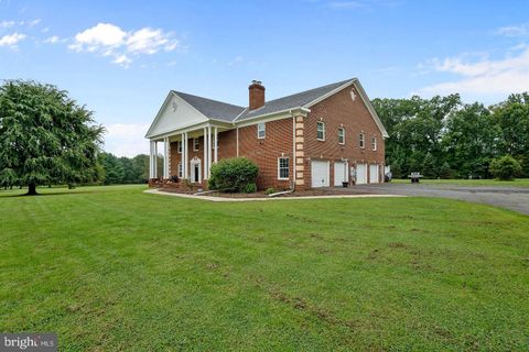 Photo of 4740 Angus Drive, GAINESVILLE, VA 20155 (MLS # VAPW2121458)