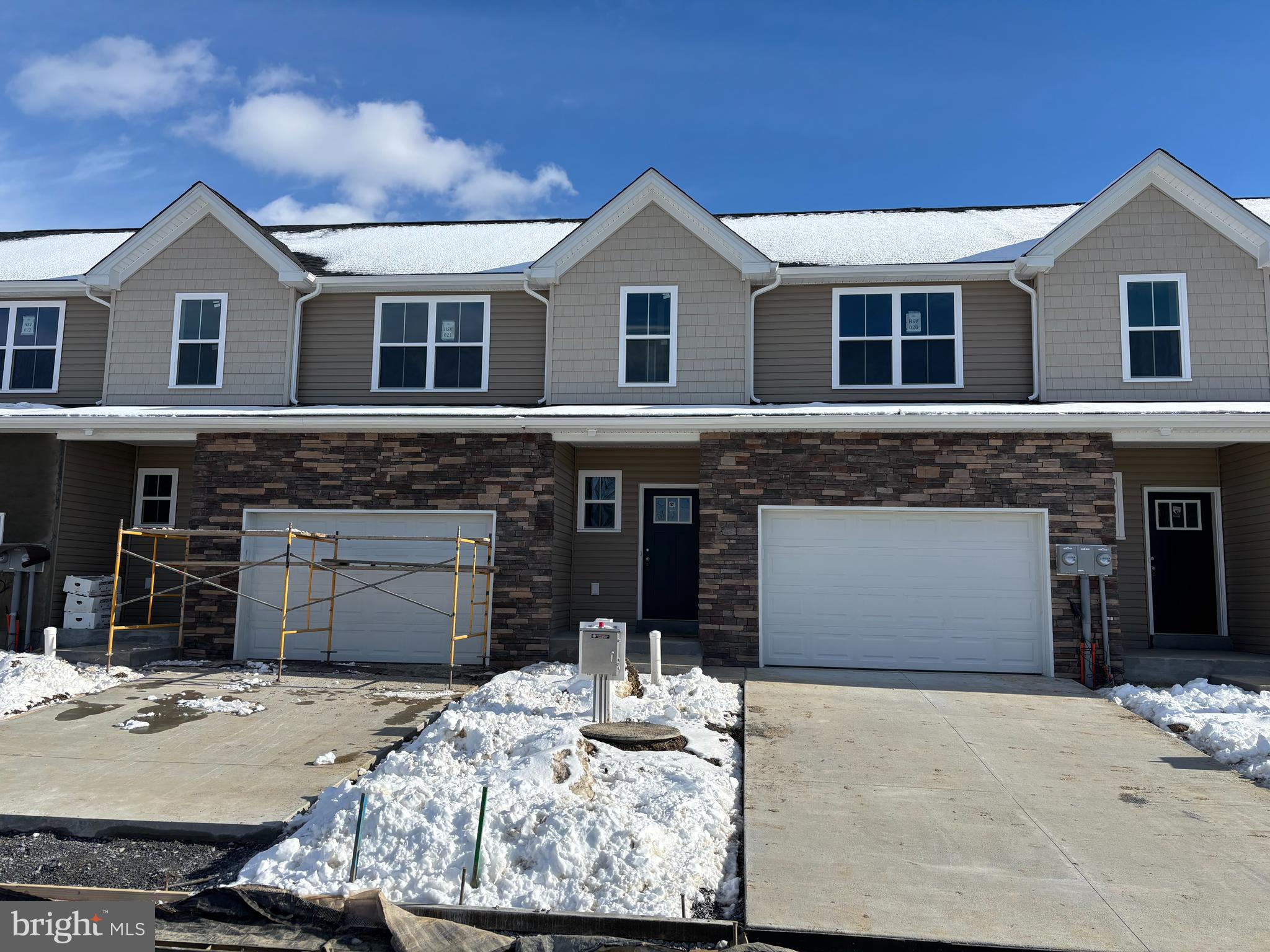 HAWKSTONE VILLAGE - Residential